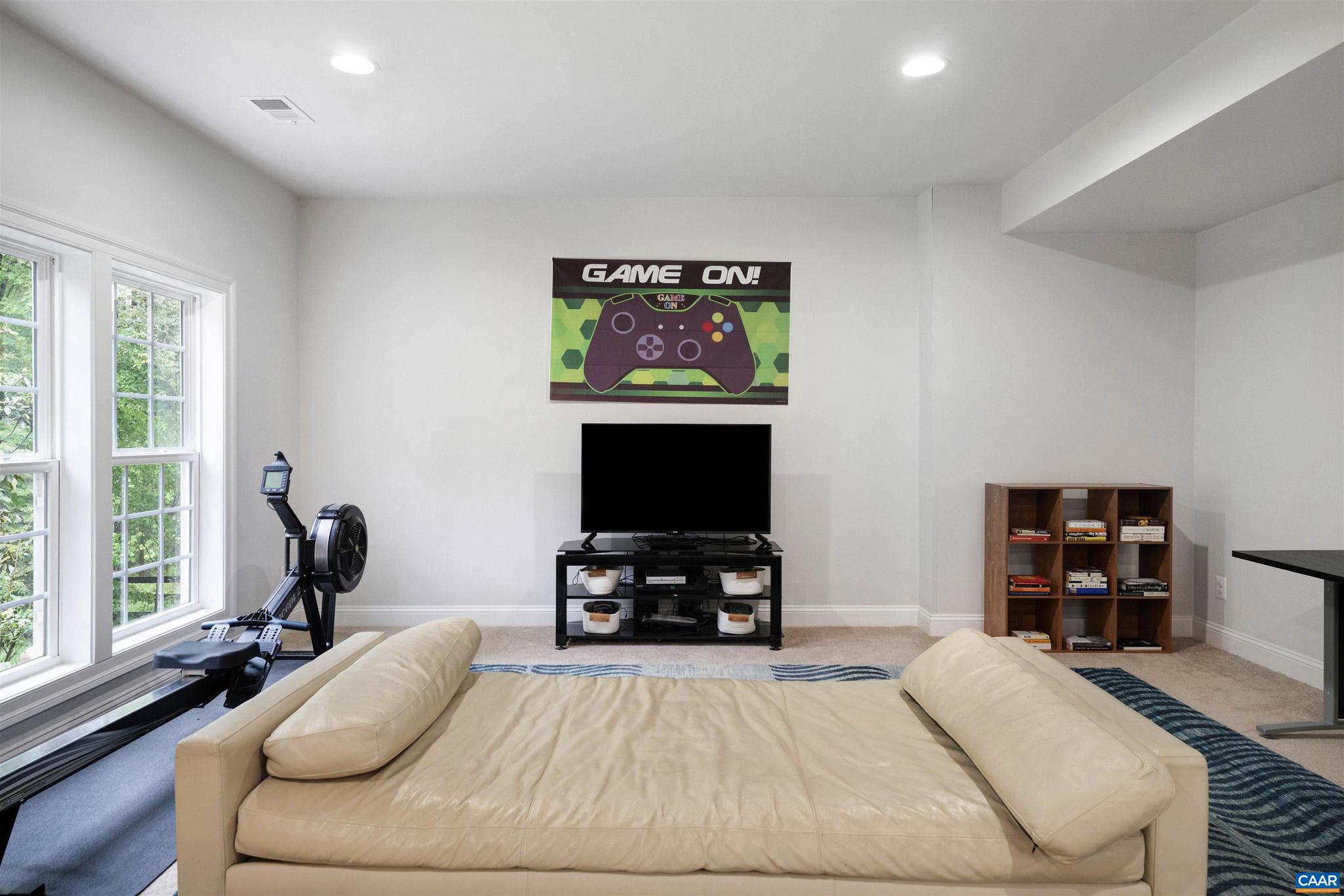 1746 Warbler Way