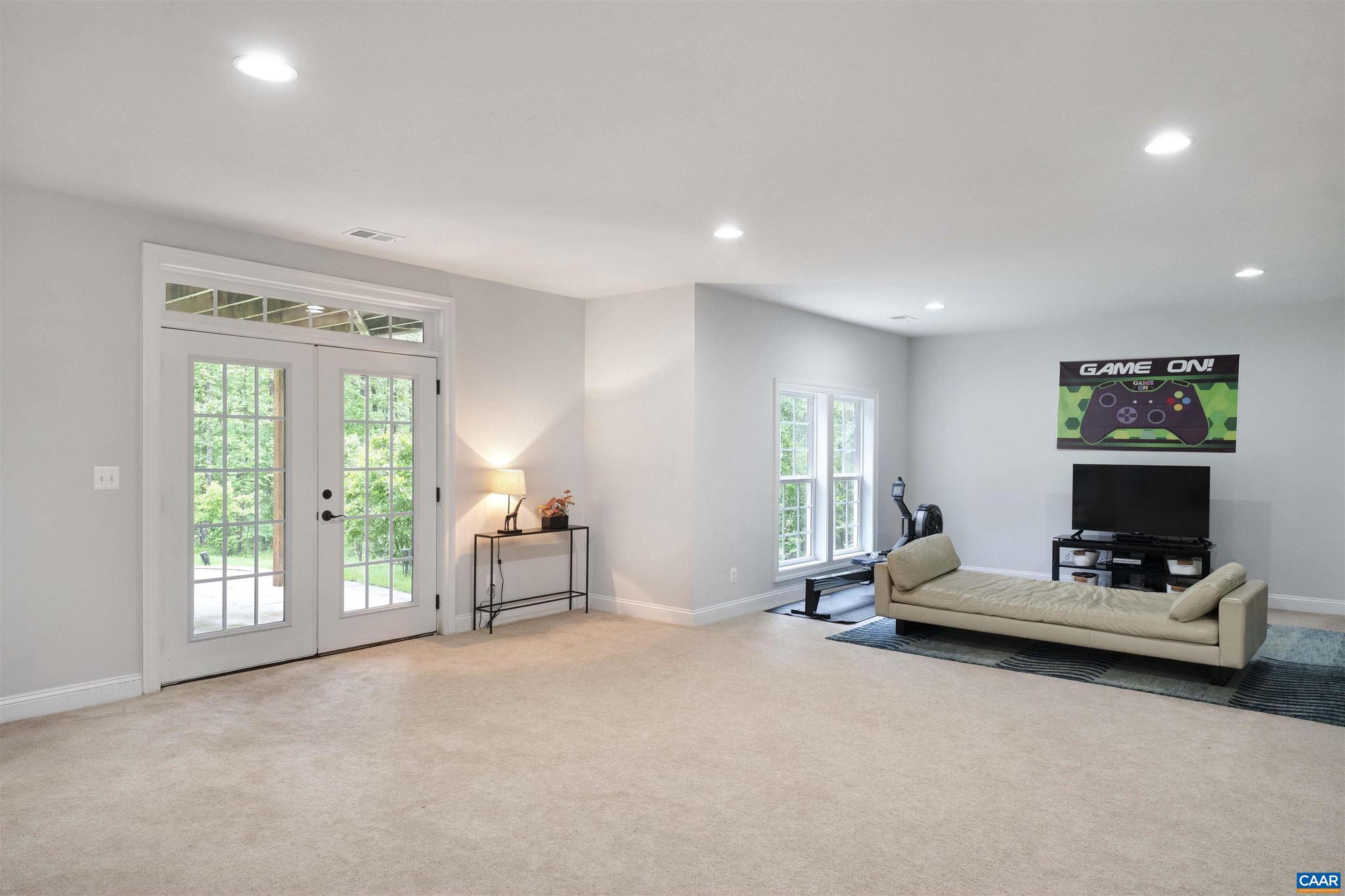 1746 Warbler Way