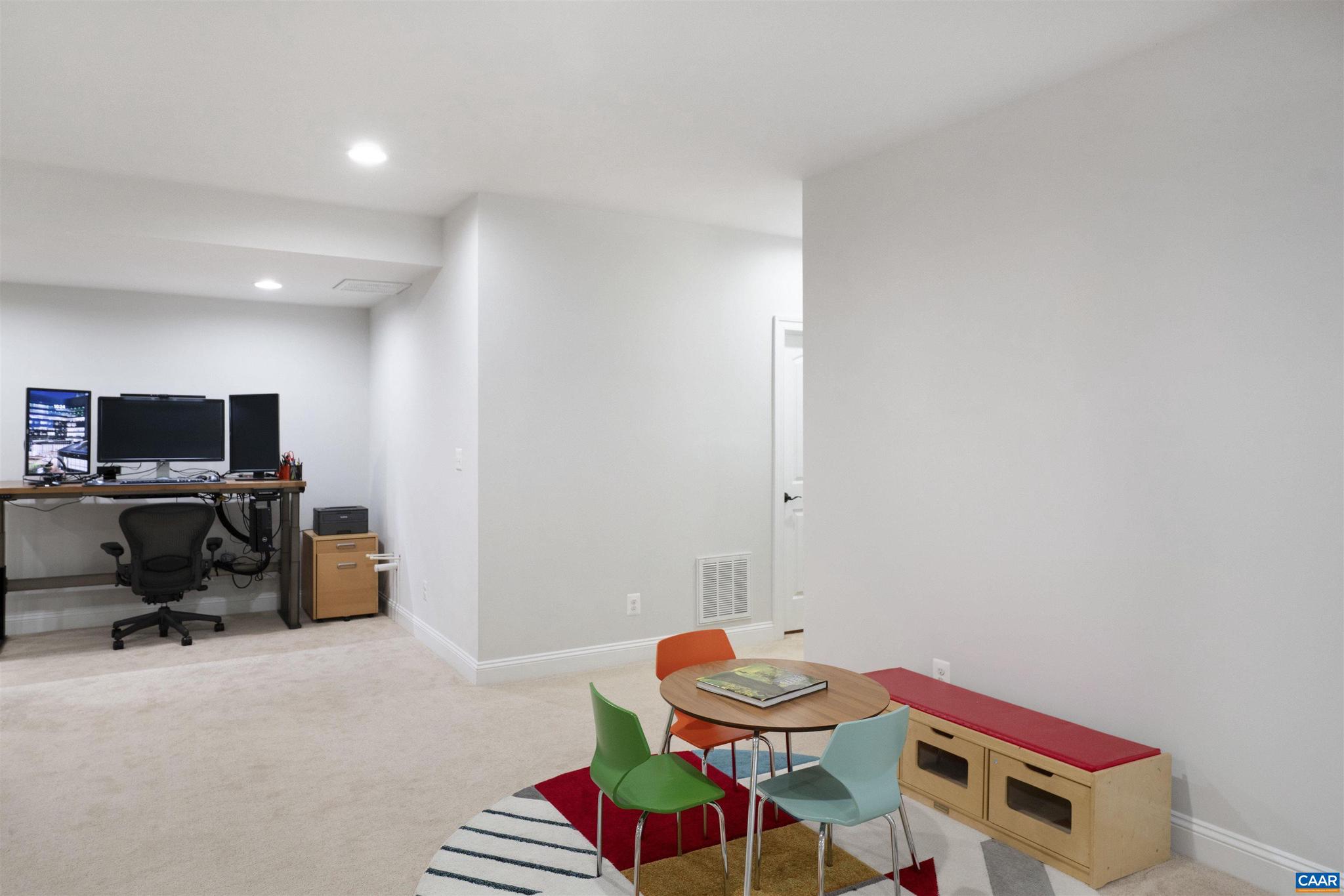 1746 Warbler Way