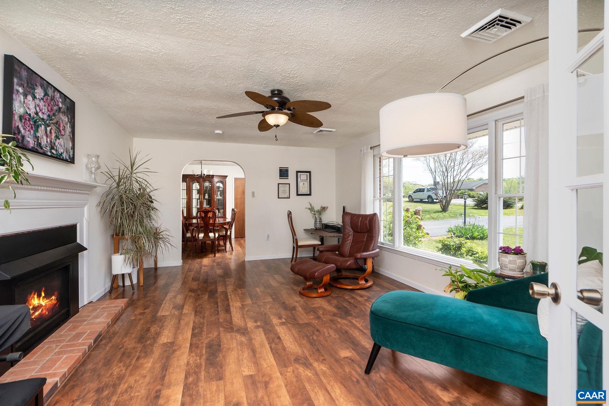 77 SUNSET DR