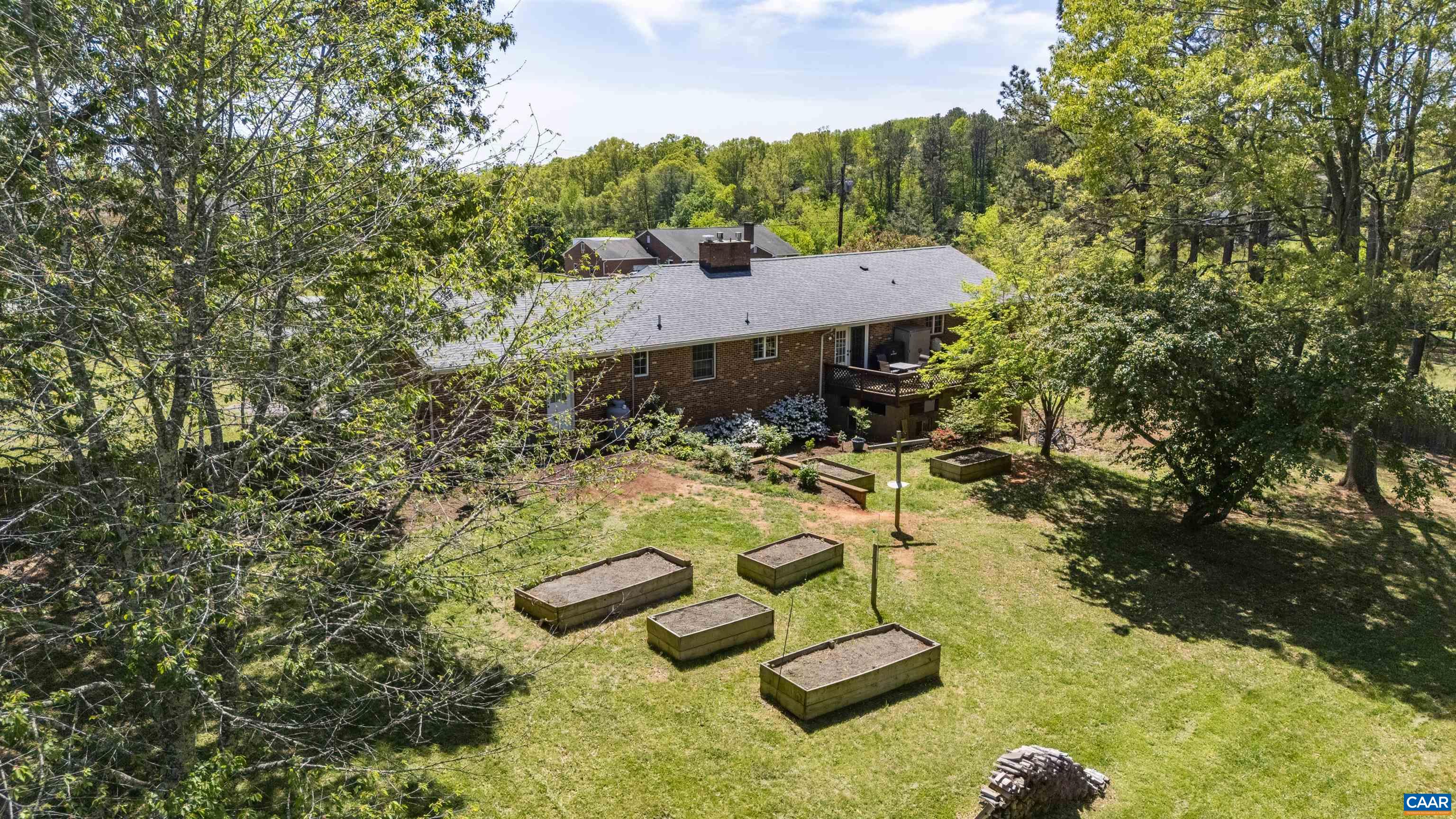 77 SUNSET DR