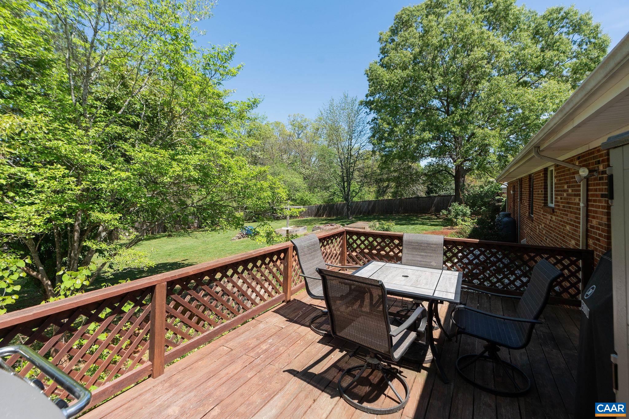 77 SUNSET DR