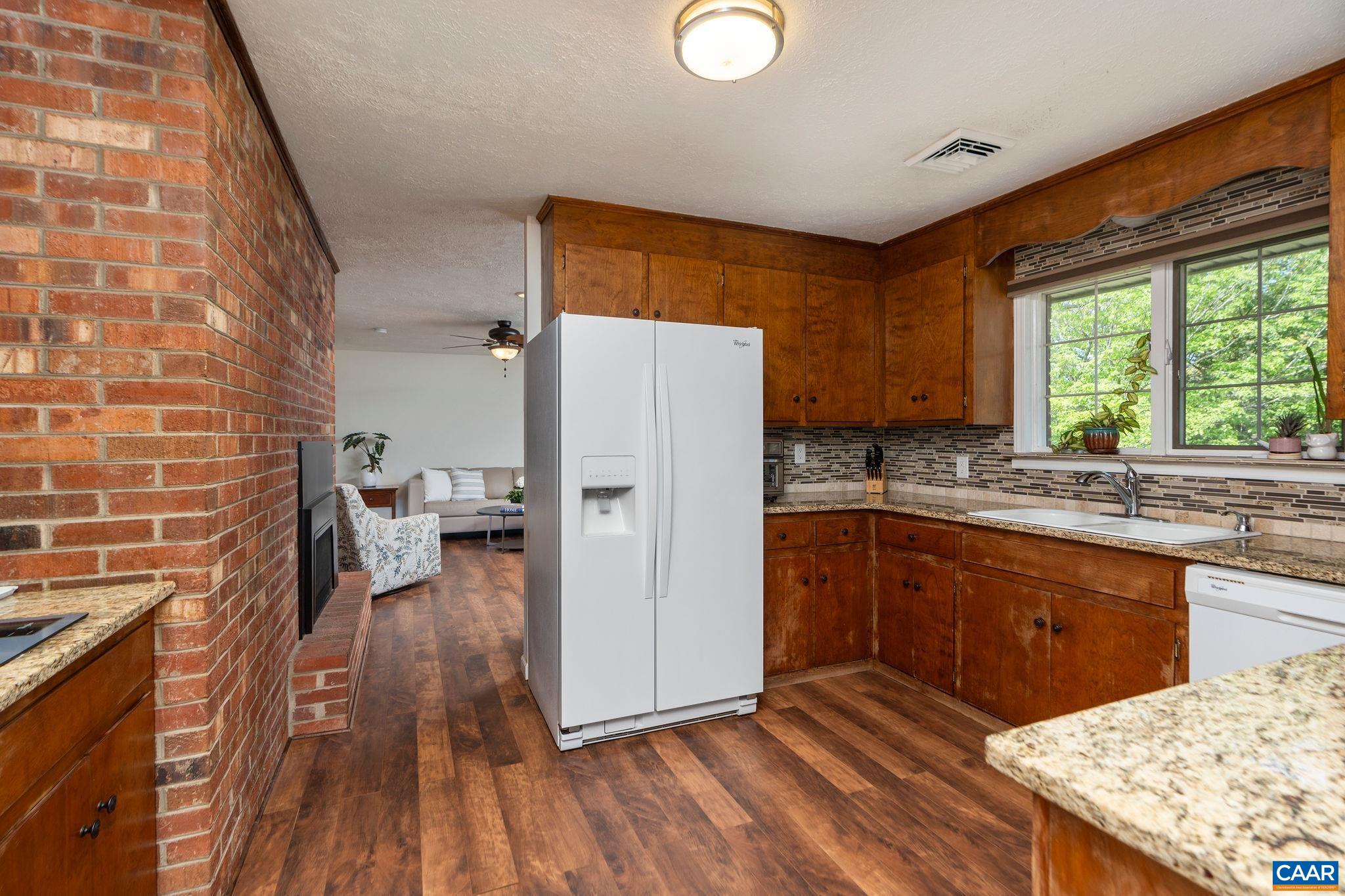 77 SUNSET DR