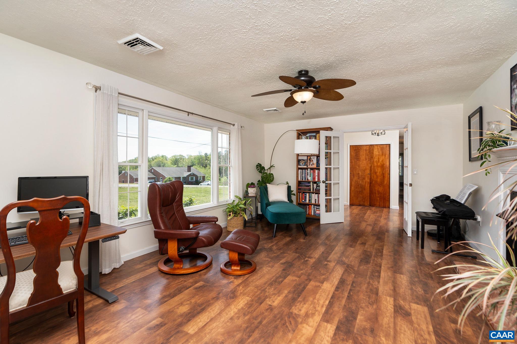 77 SUNSET DR