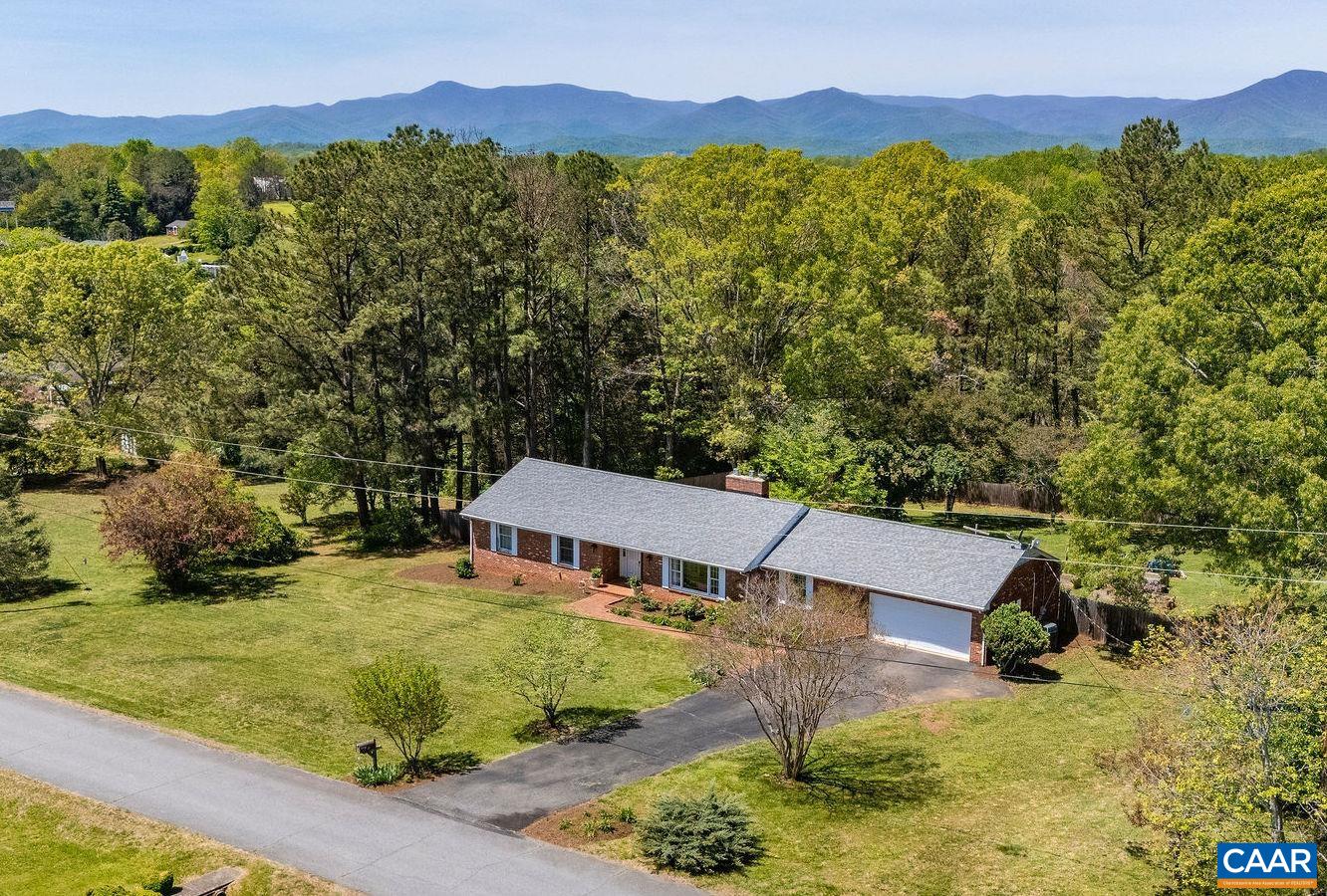 77 SUNSET DR