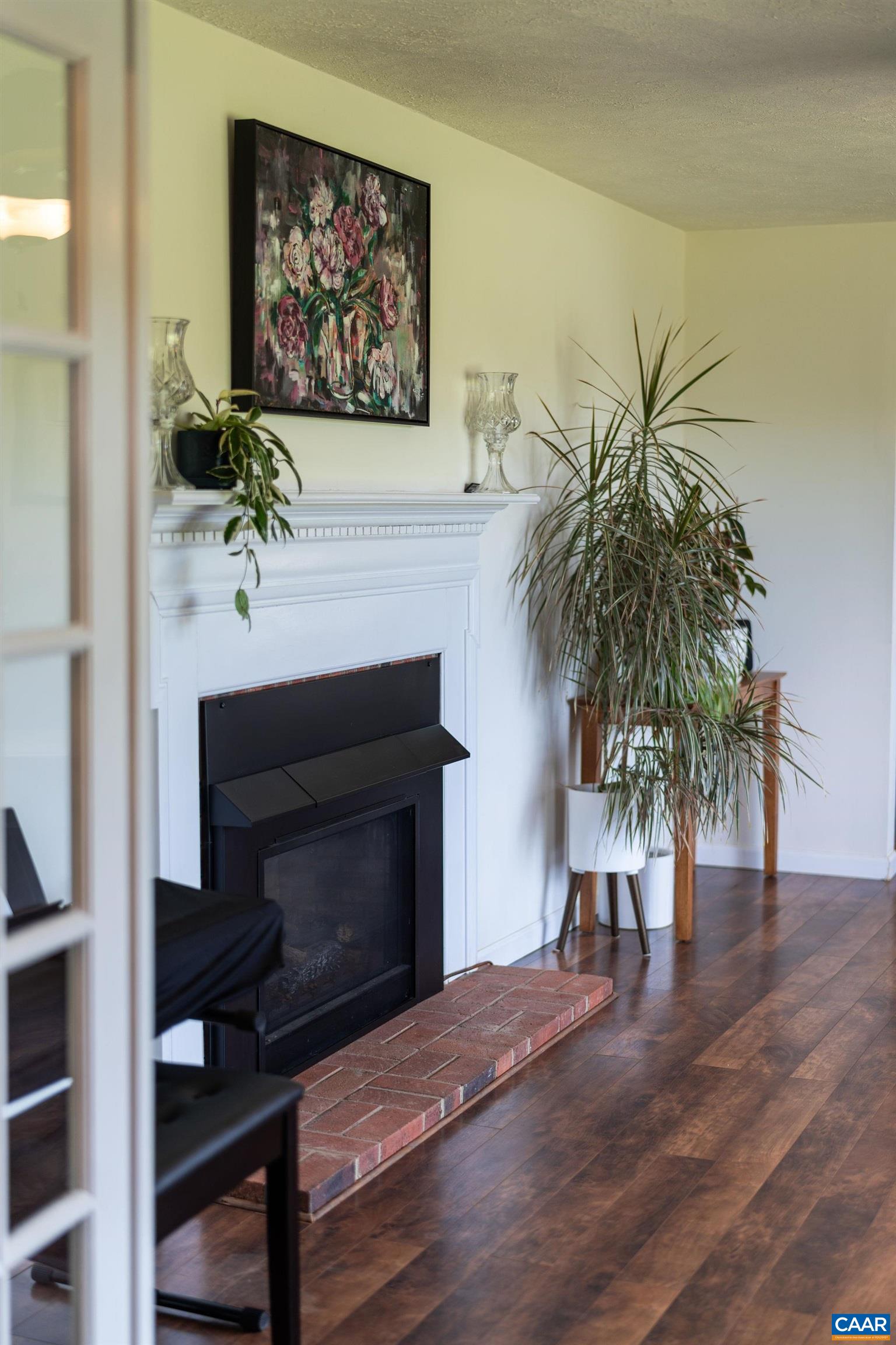 77 SUNSET DR