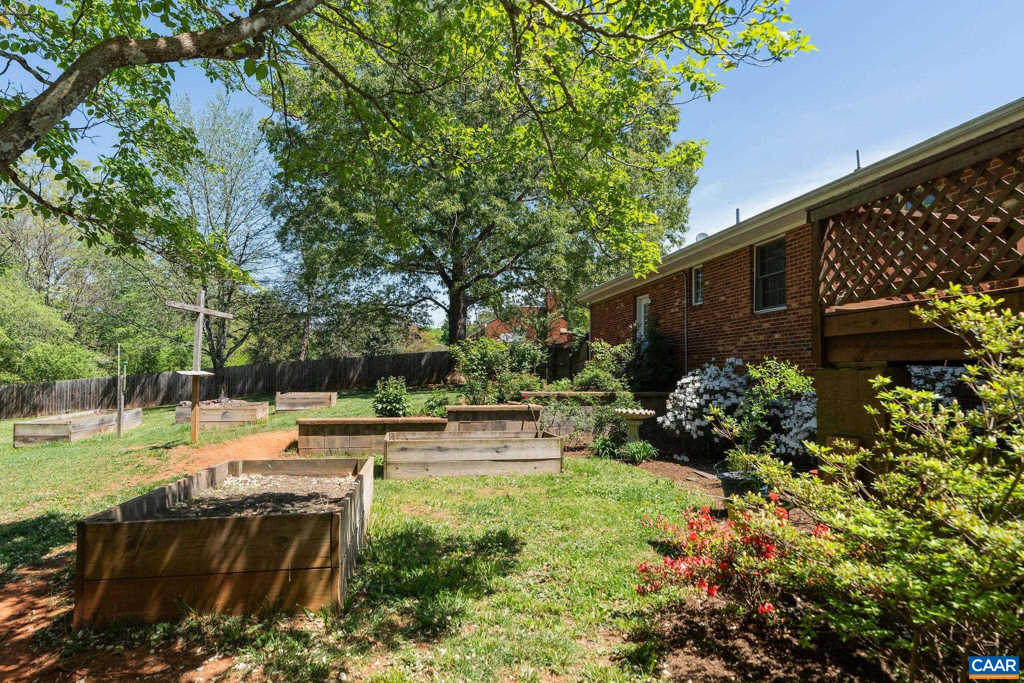77 SUNSET DR