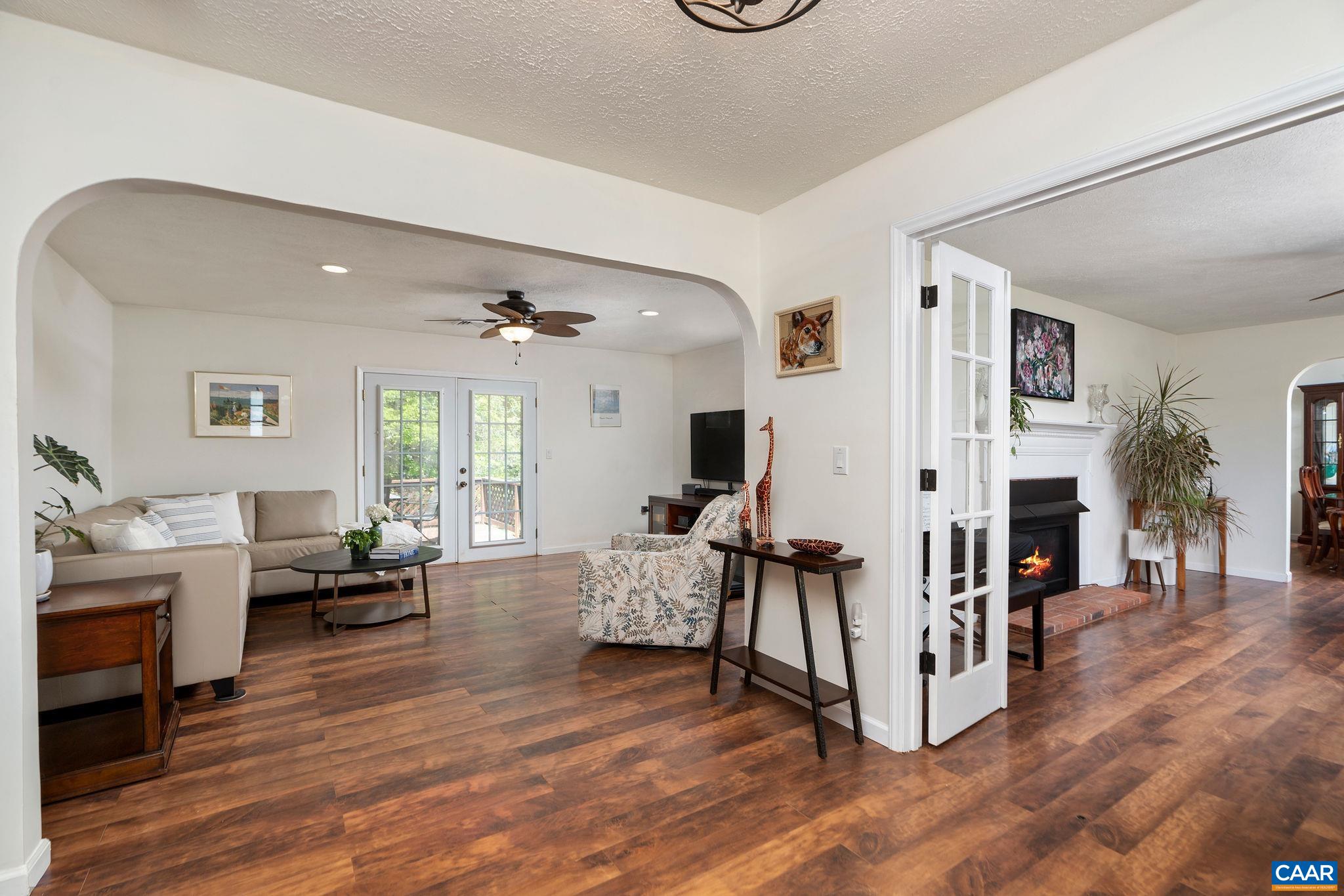 77 SUNSET DR