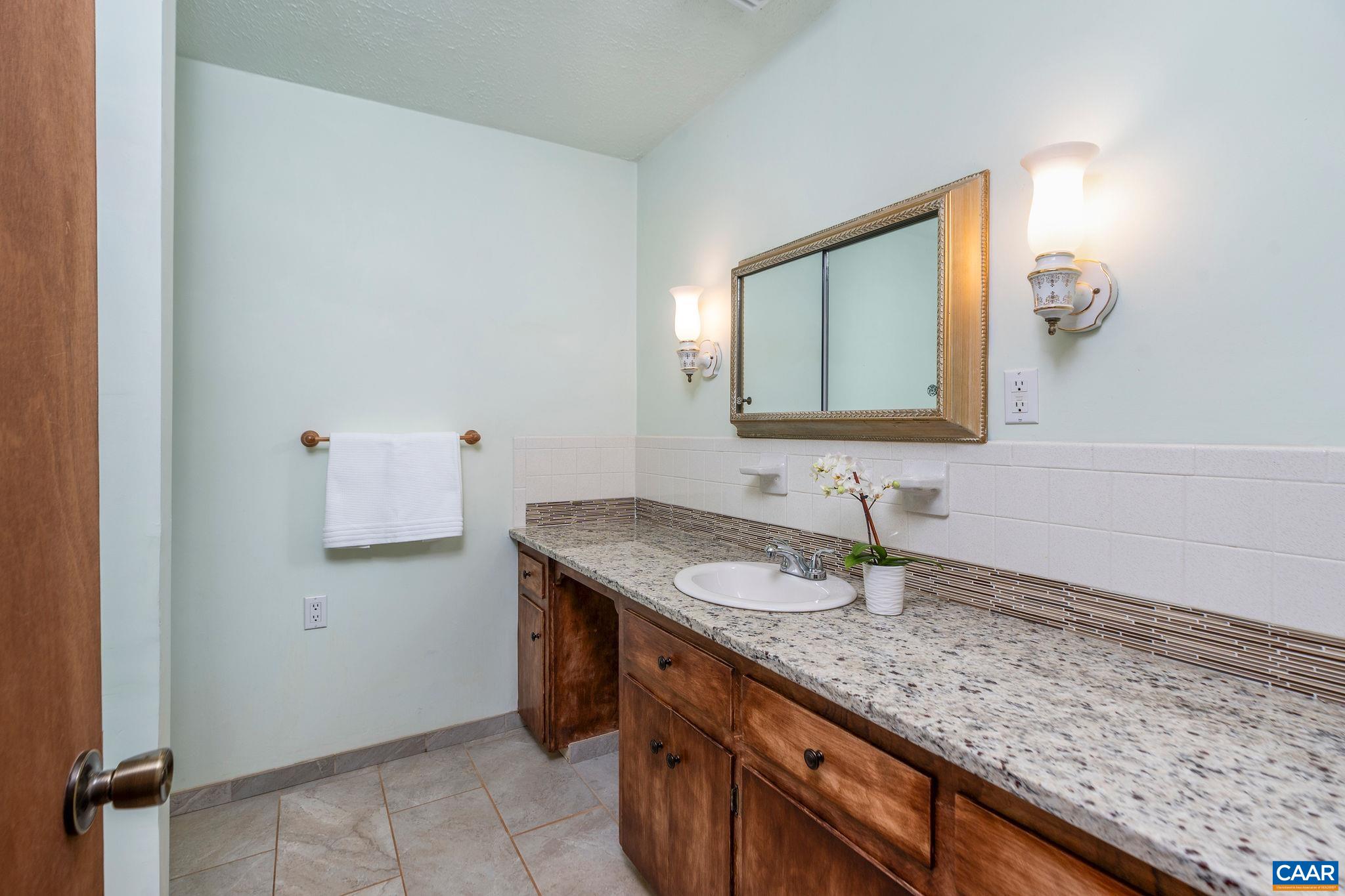77 SUNSET DR