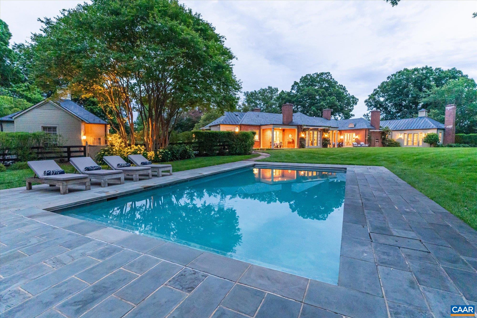 2215 BLUE RIDGE LN
