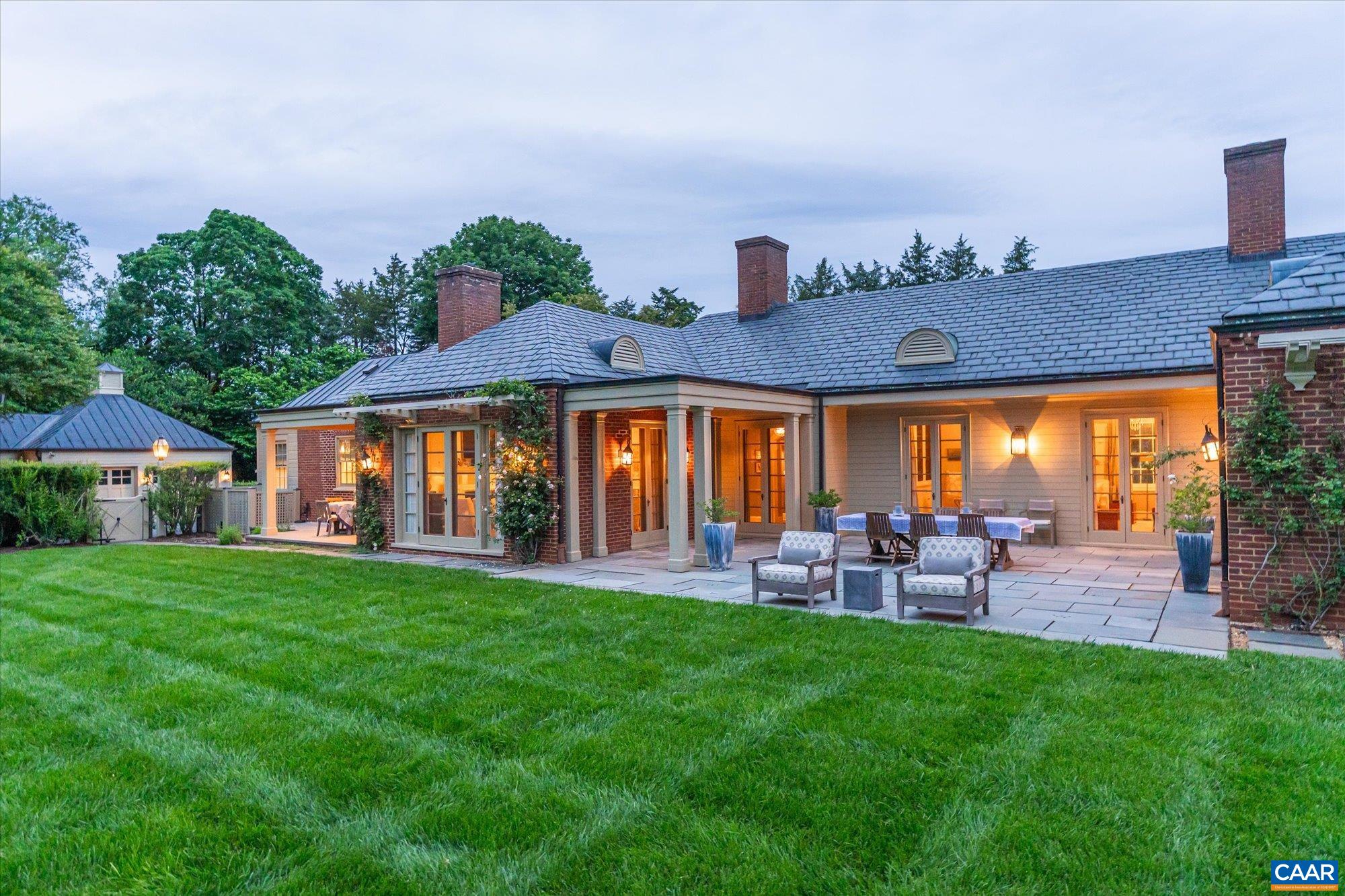 2215 BLUE RIDGE LN