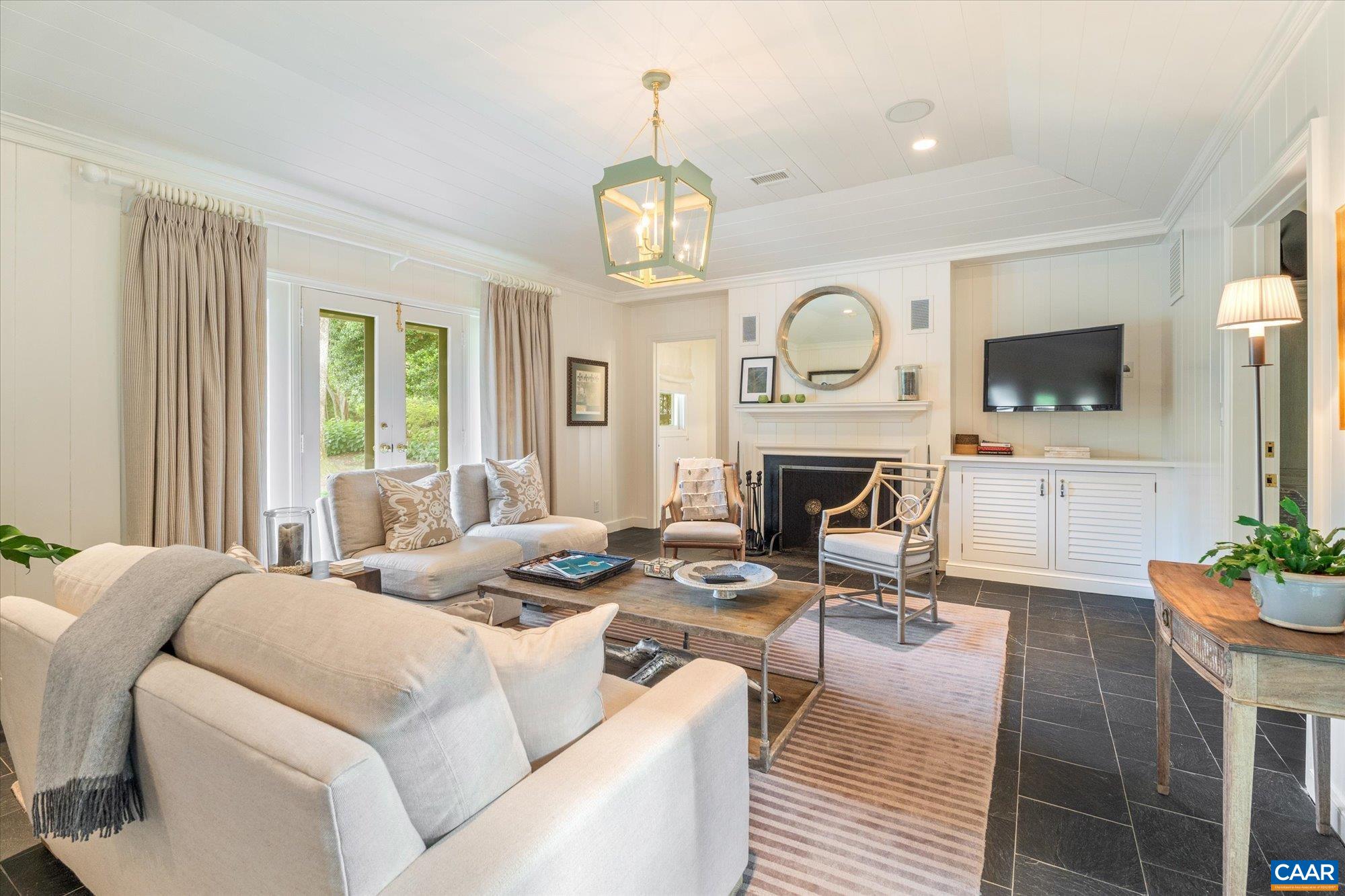 2215 BLUE RIDGE LN