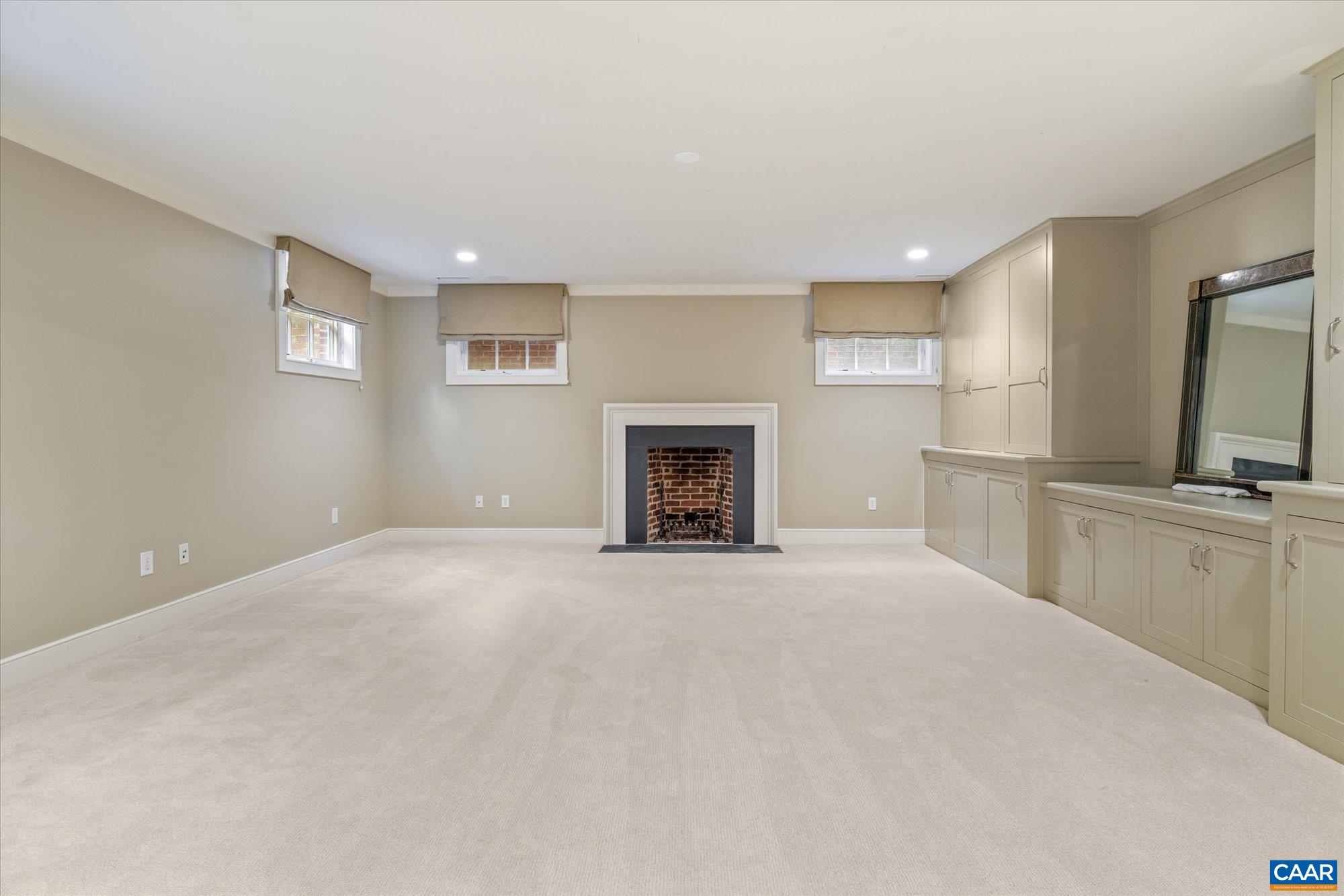2215 BLUE RIDGE LN