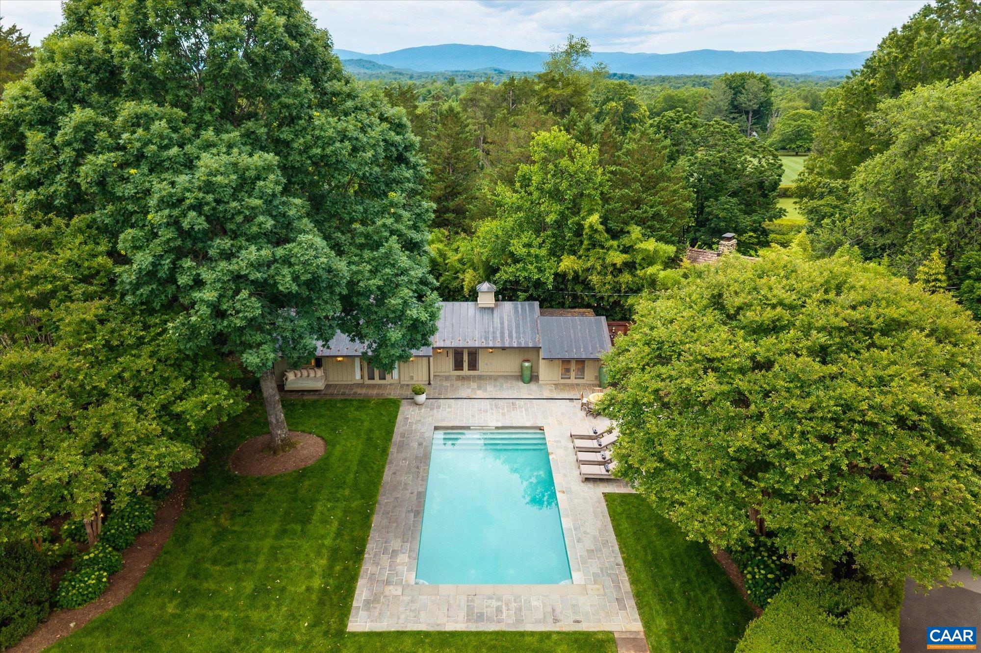 2215 BLUE RIDGE LN