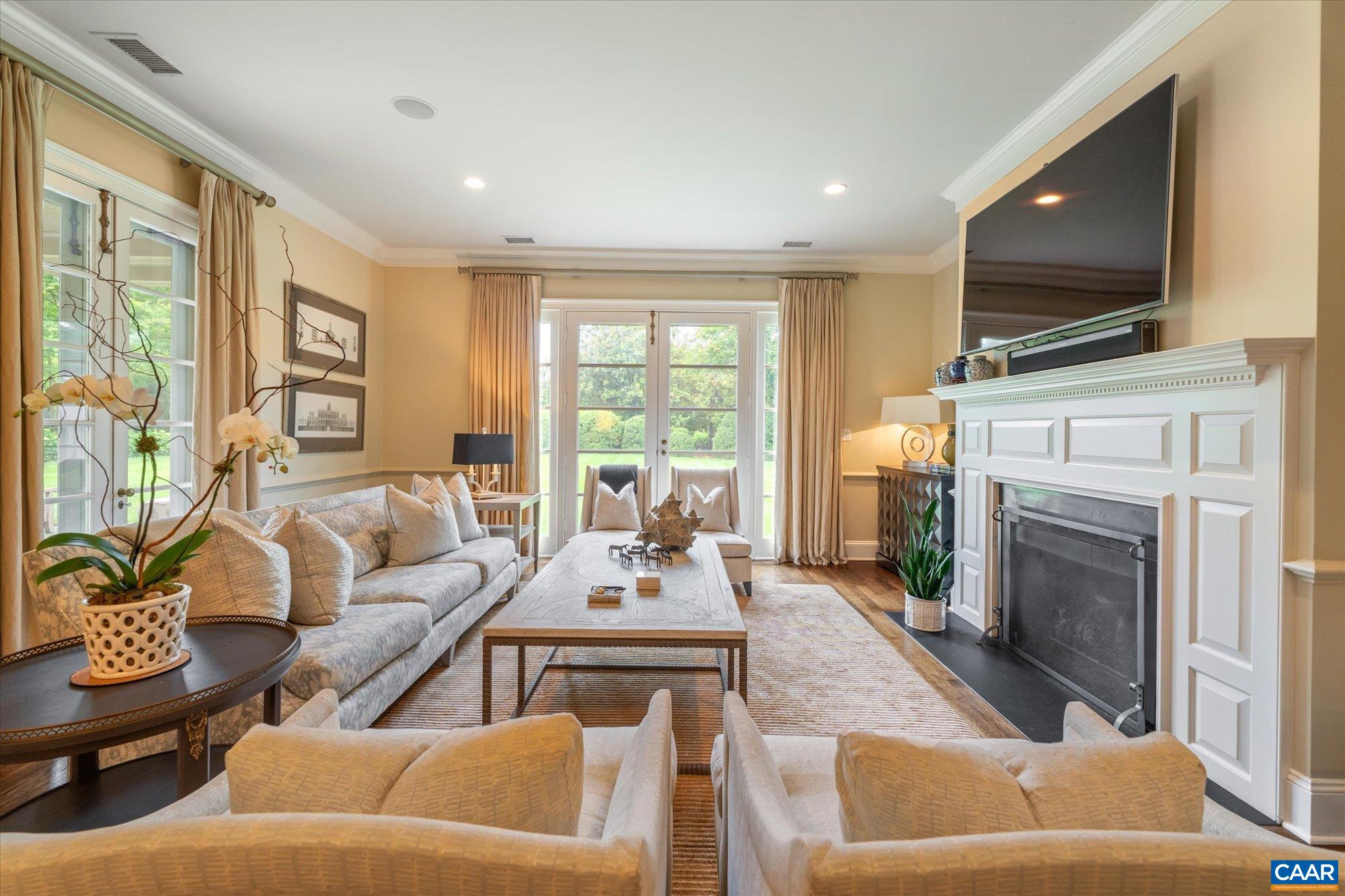 2215 BLUE RIDGE LN