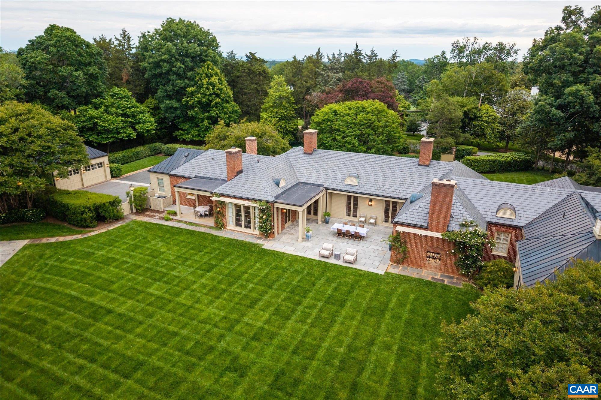 2215 BLUE RIDGE LN