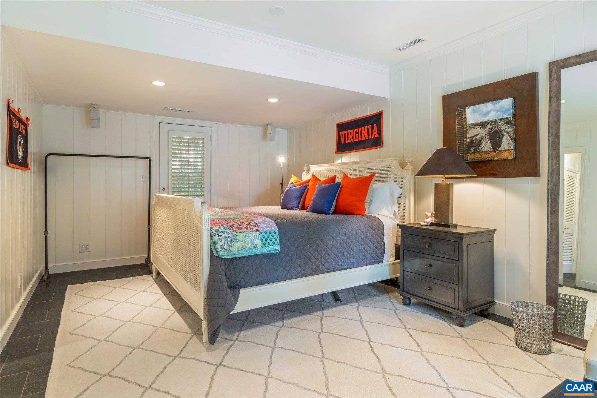 2215 BLUE RIDGE LN