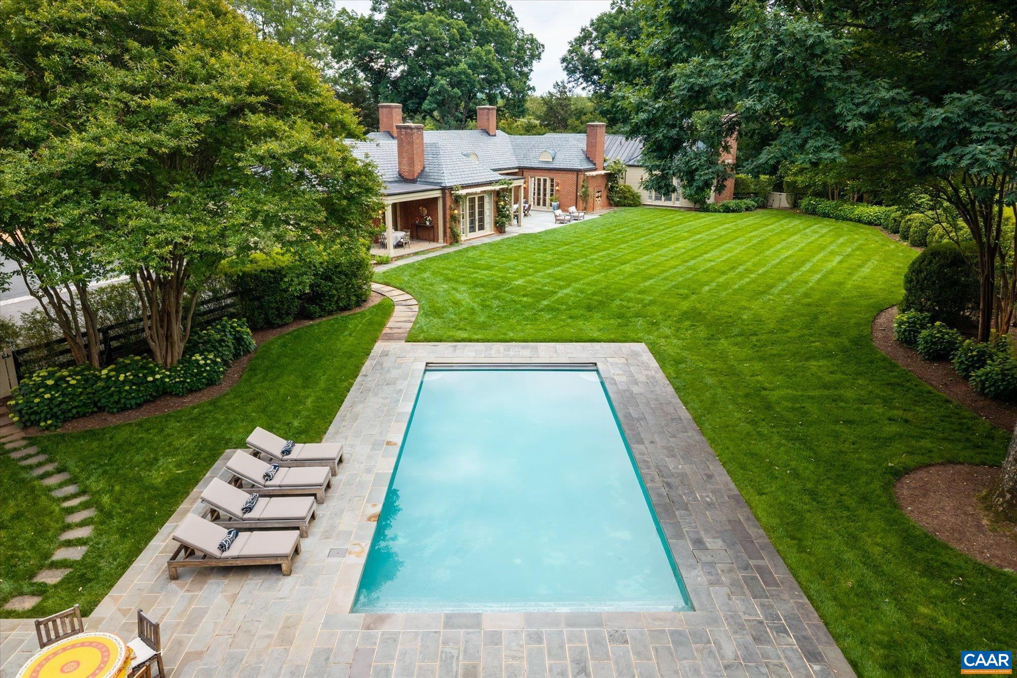 2215 BLUE RIDGE LN