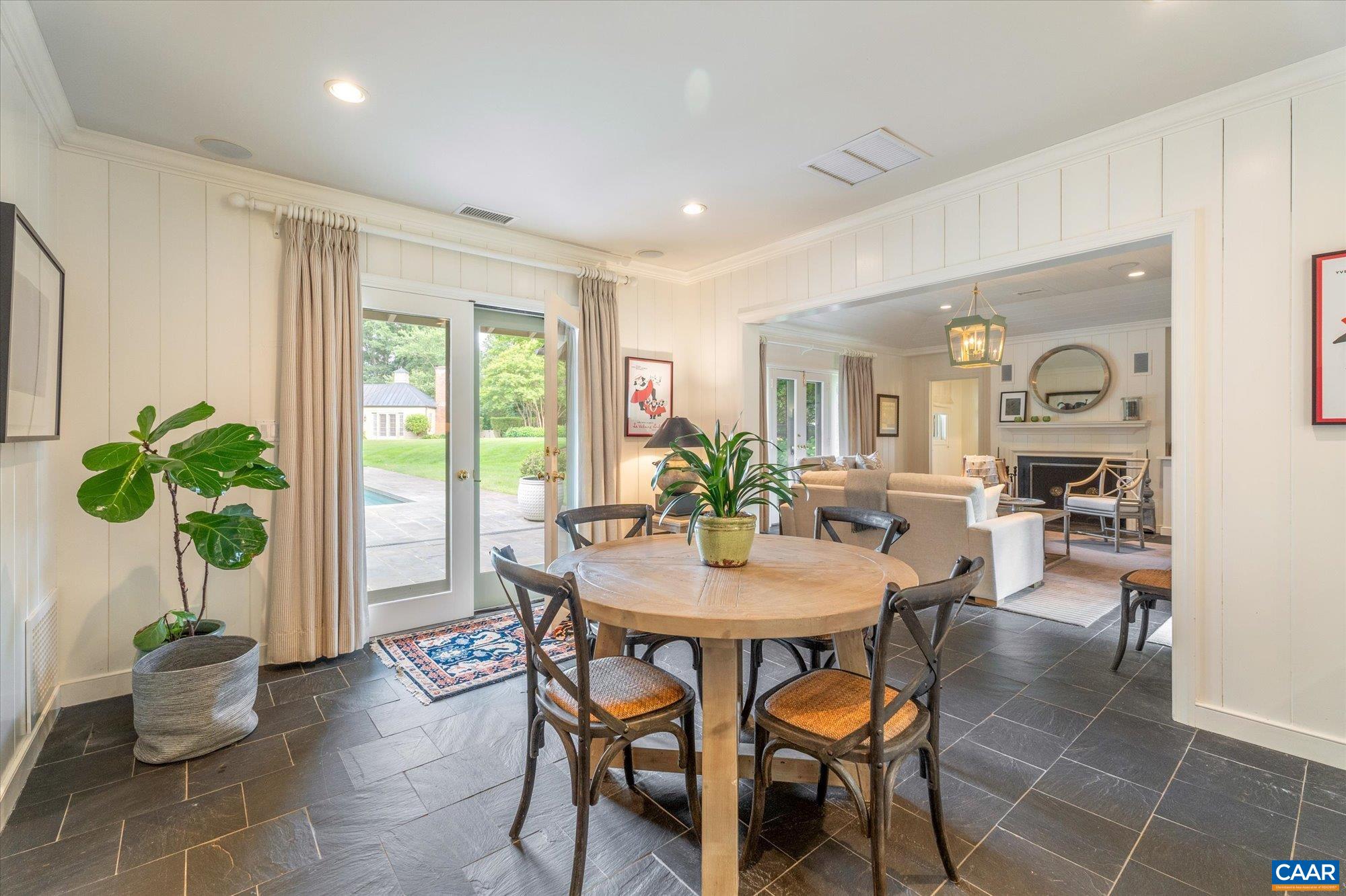 2215 BLUE RIDGE LN