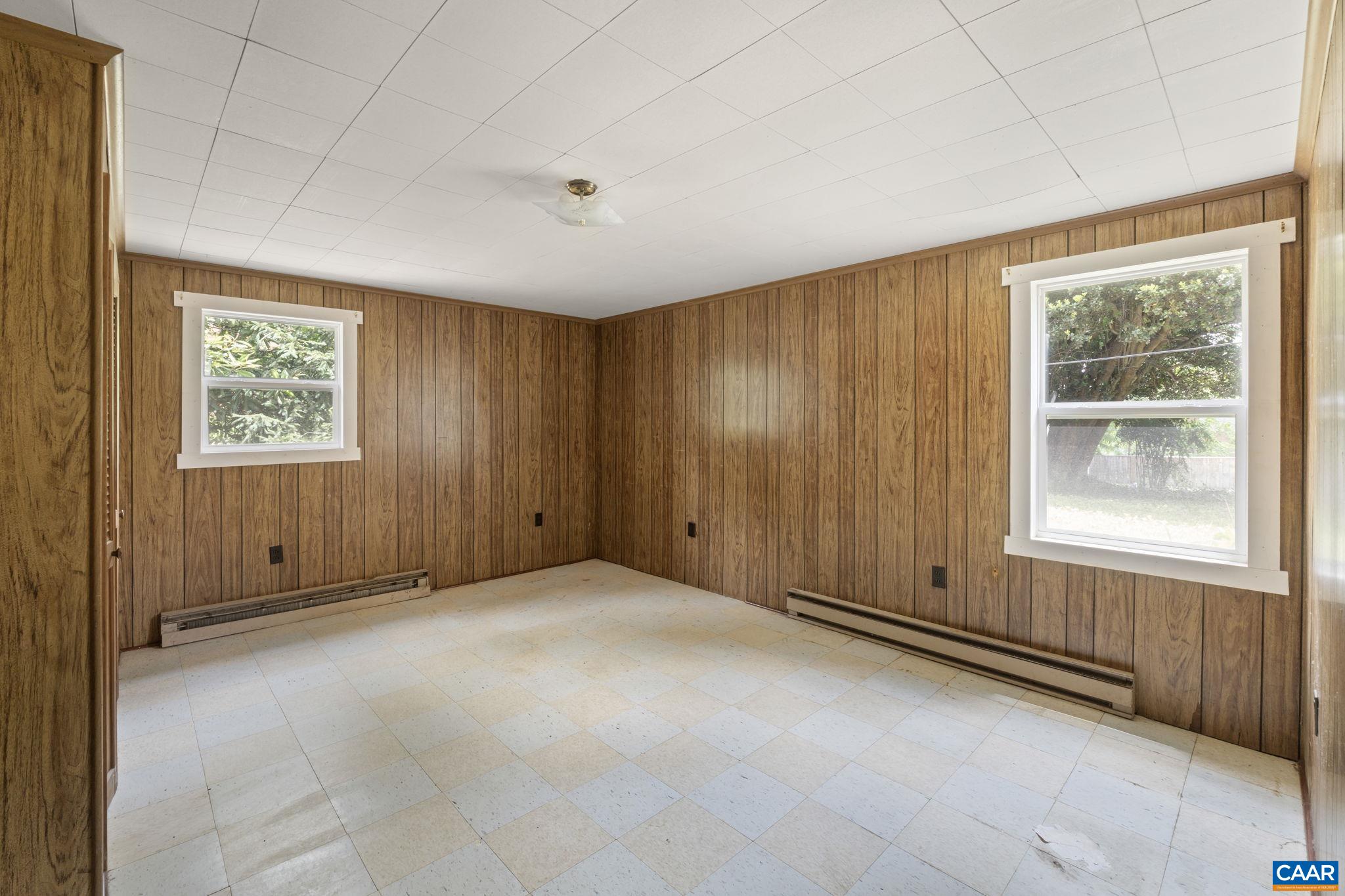 104 CHAUCER RD