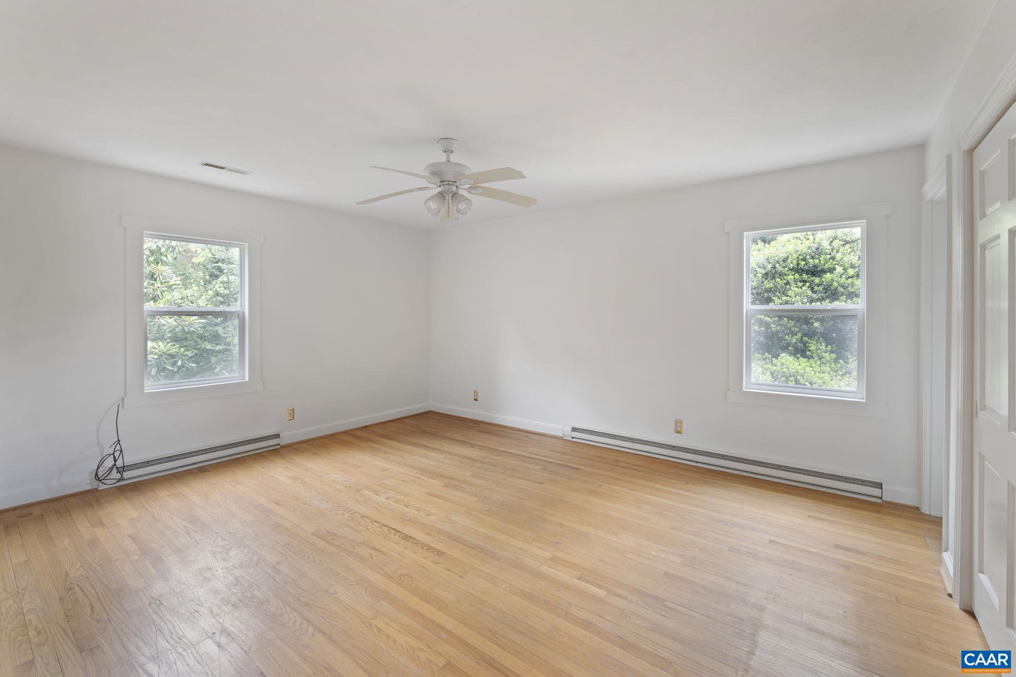 104 CHAUCER RD