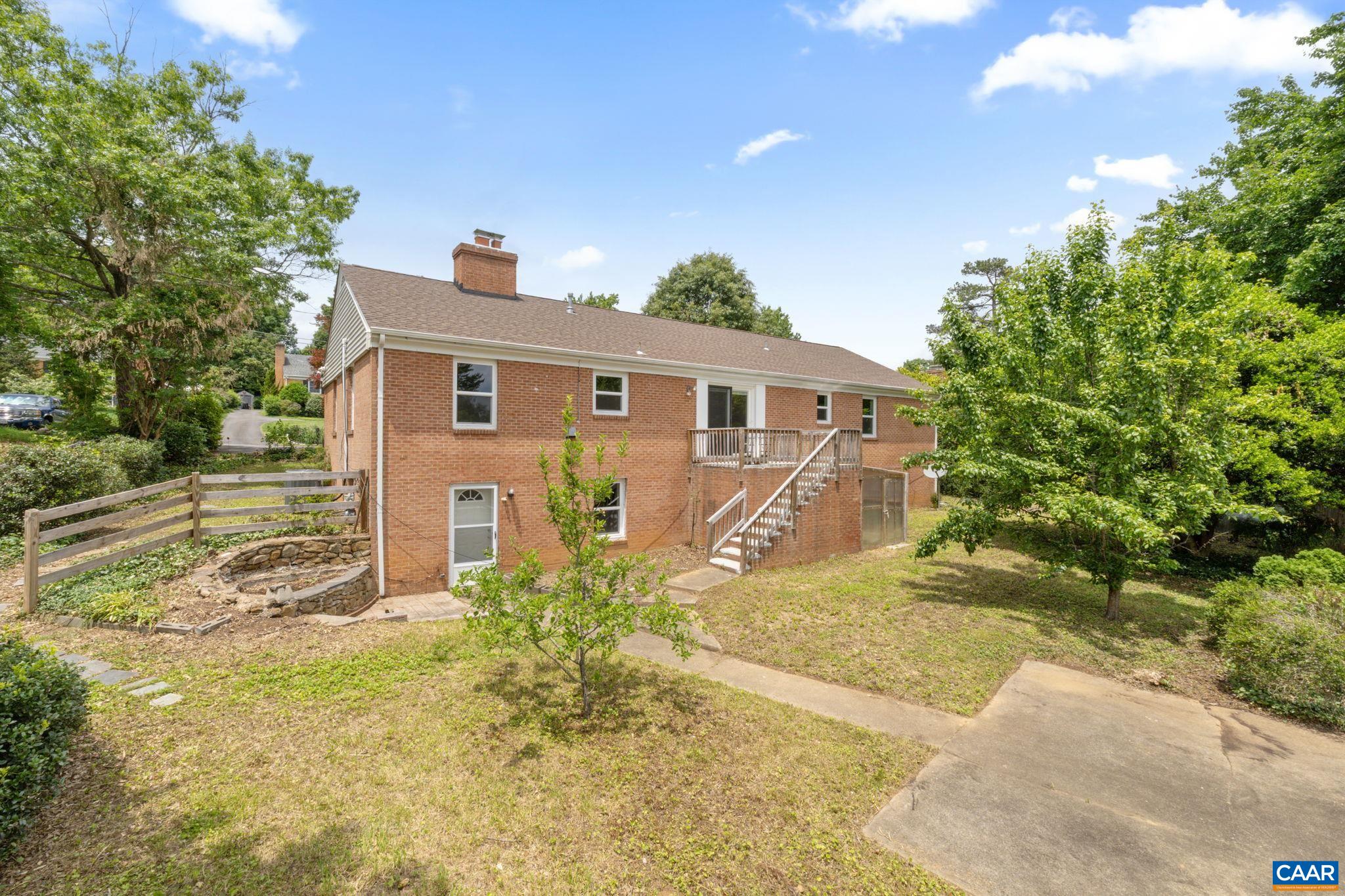 104 CHAUCER RD