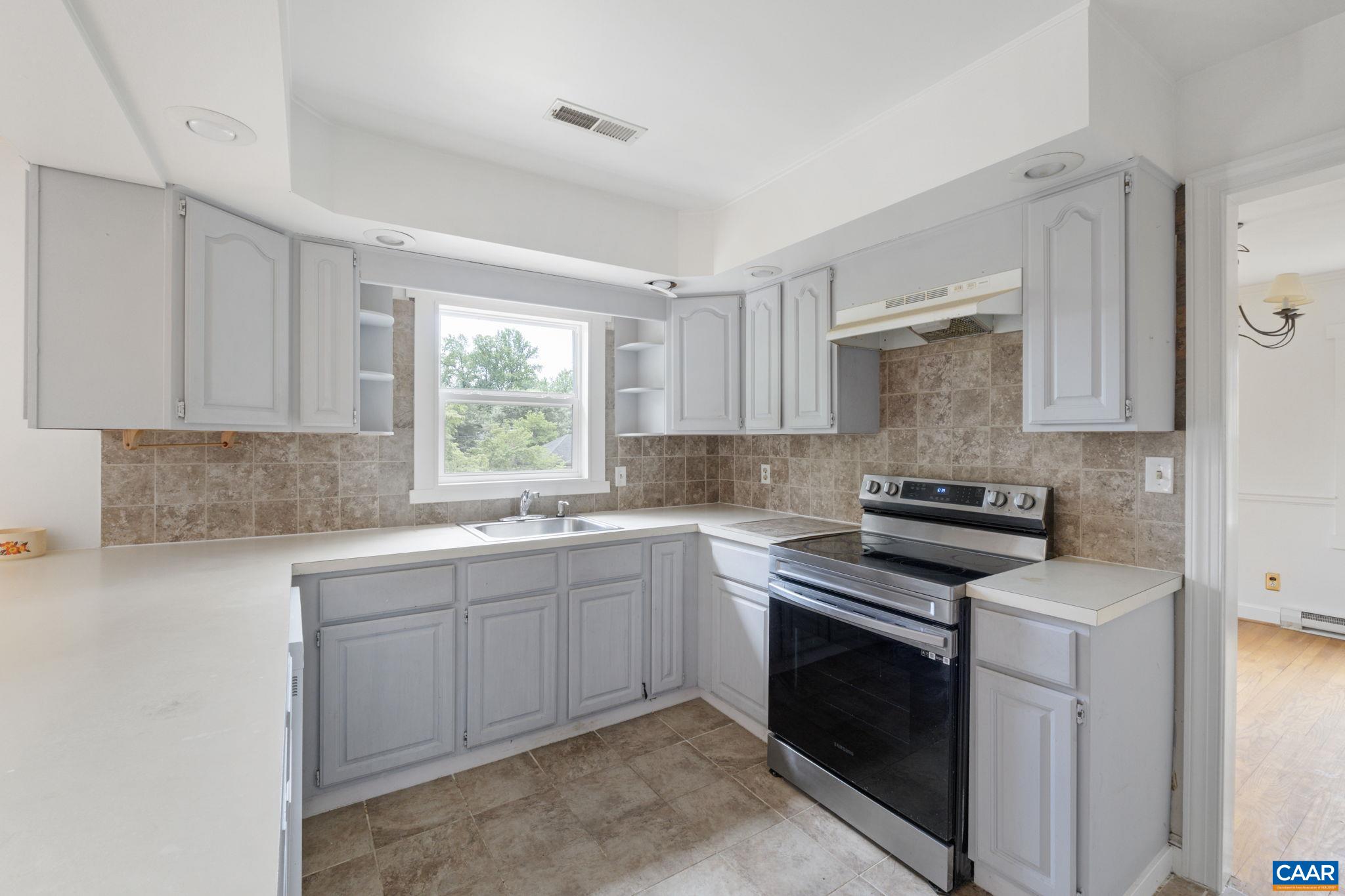 104 CHAUCER RD