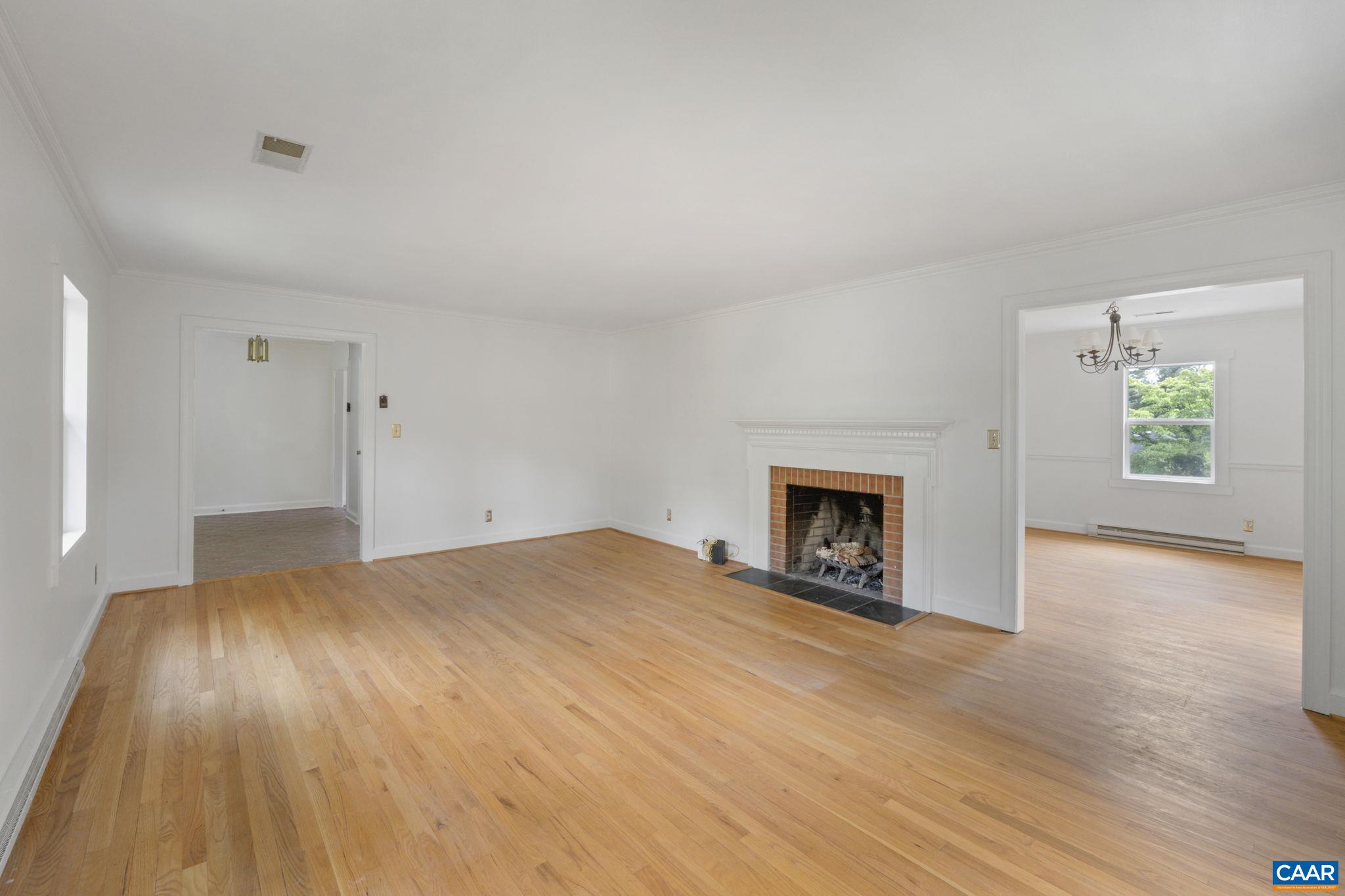104 CHAUCER RD