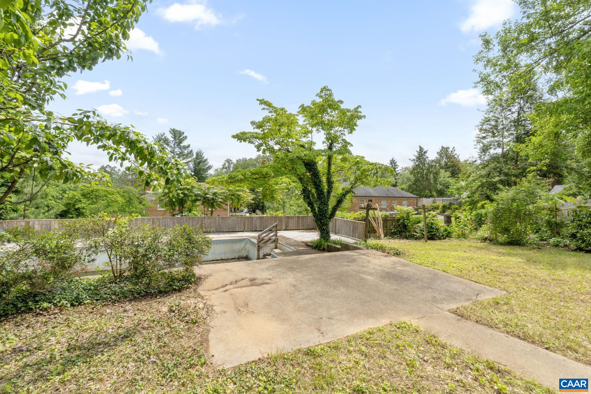 104 CHAUCER RD