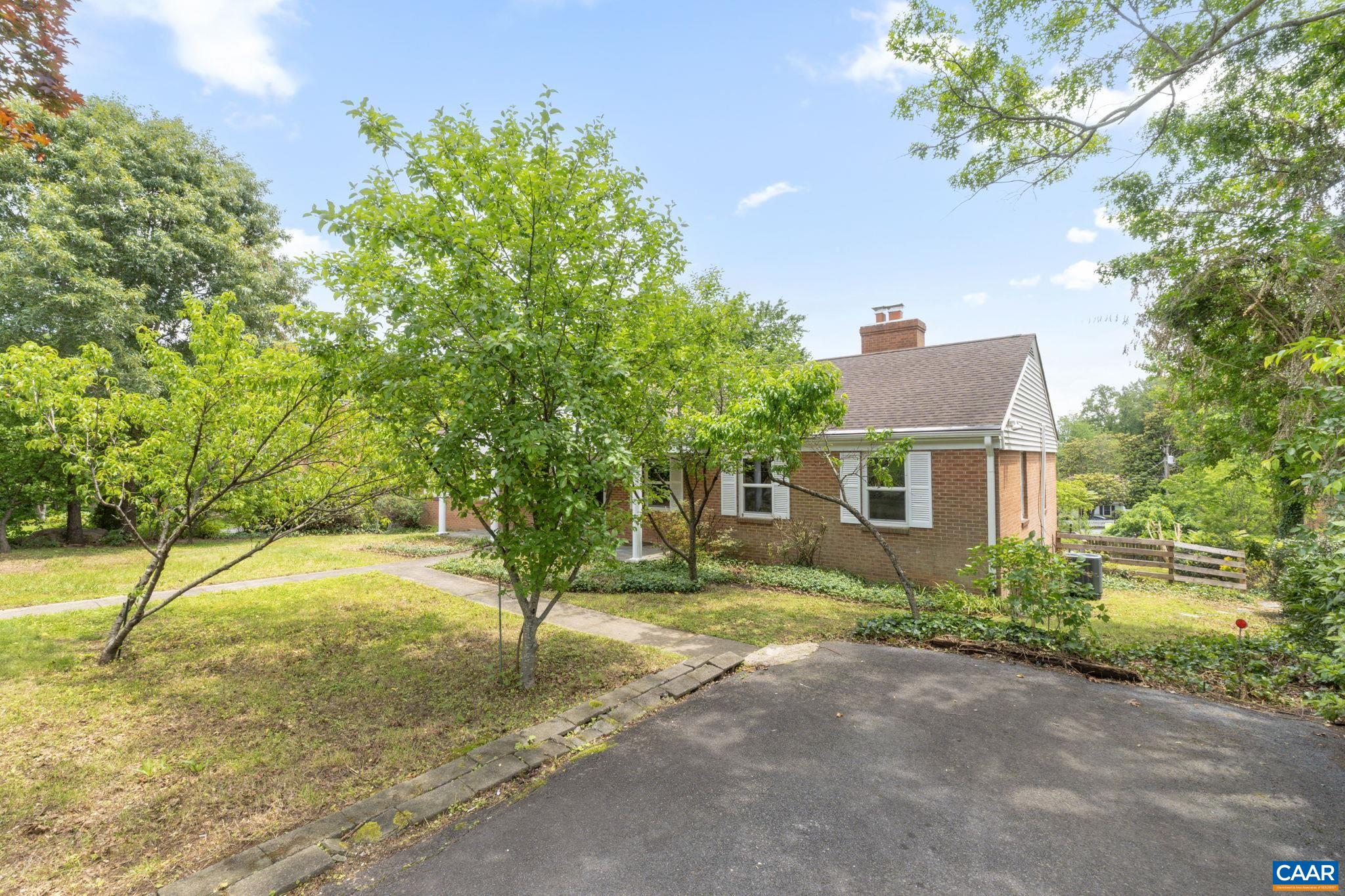104 CHAUCER RD