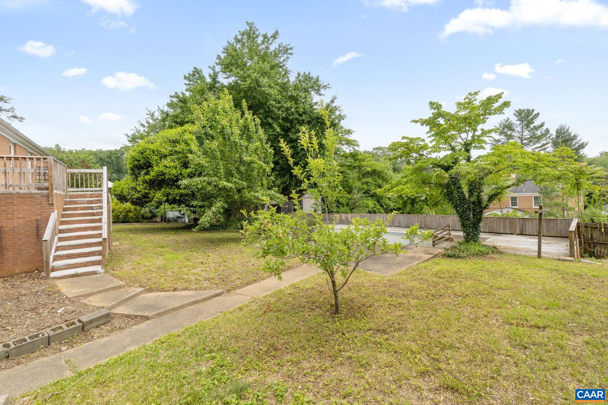 104 CHAUCER RD