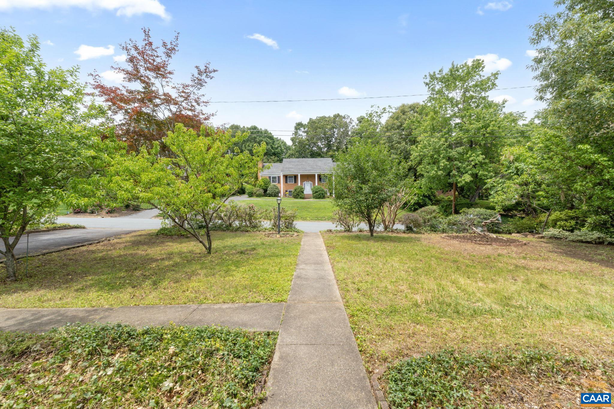 104 CHAUCER RD