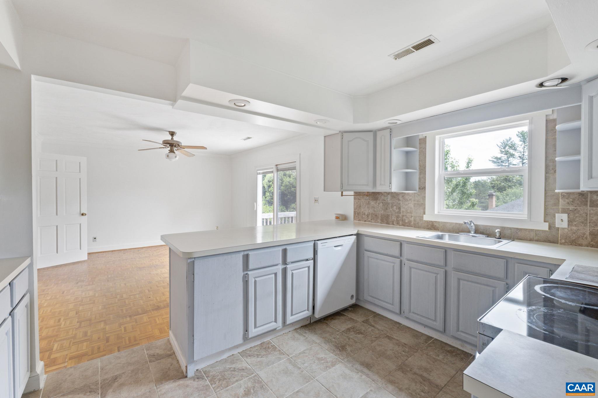 104 CHAUCER RD