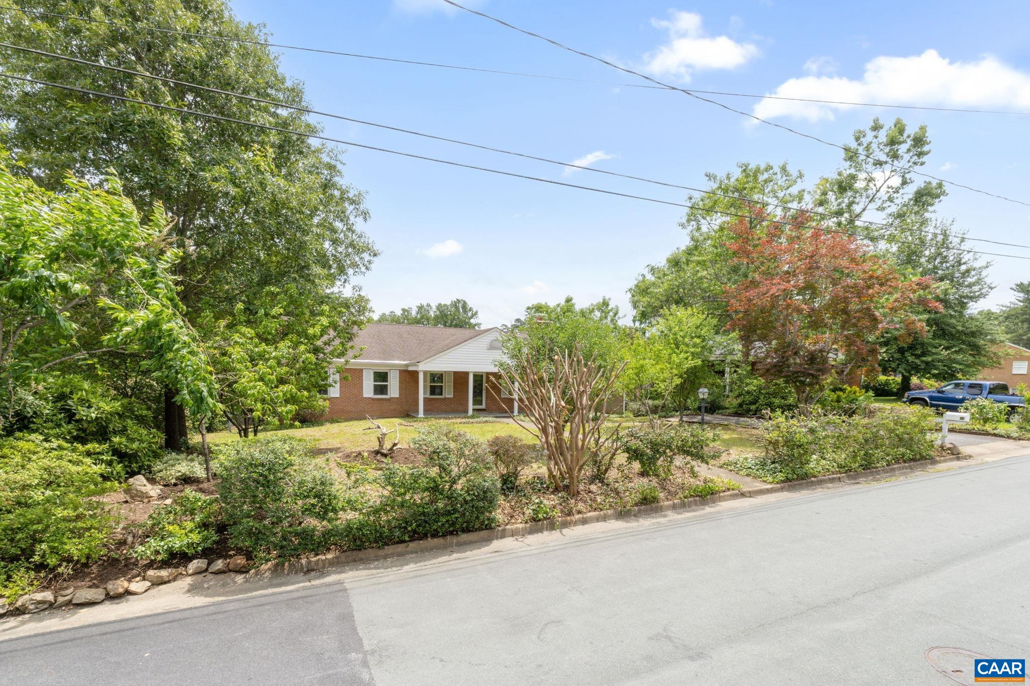 104 CHAUCER RD
