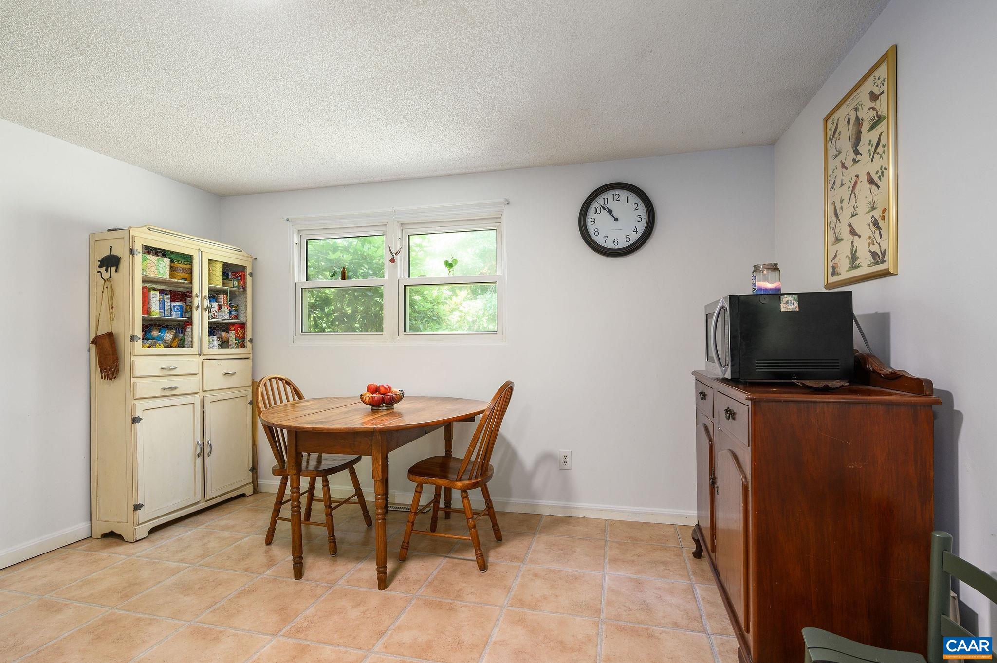 1092 SLATE HILL DR