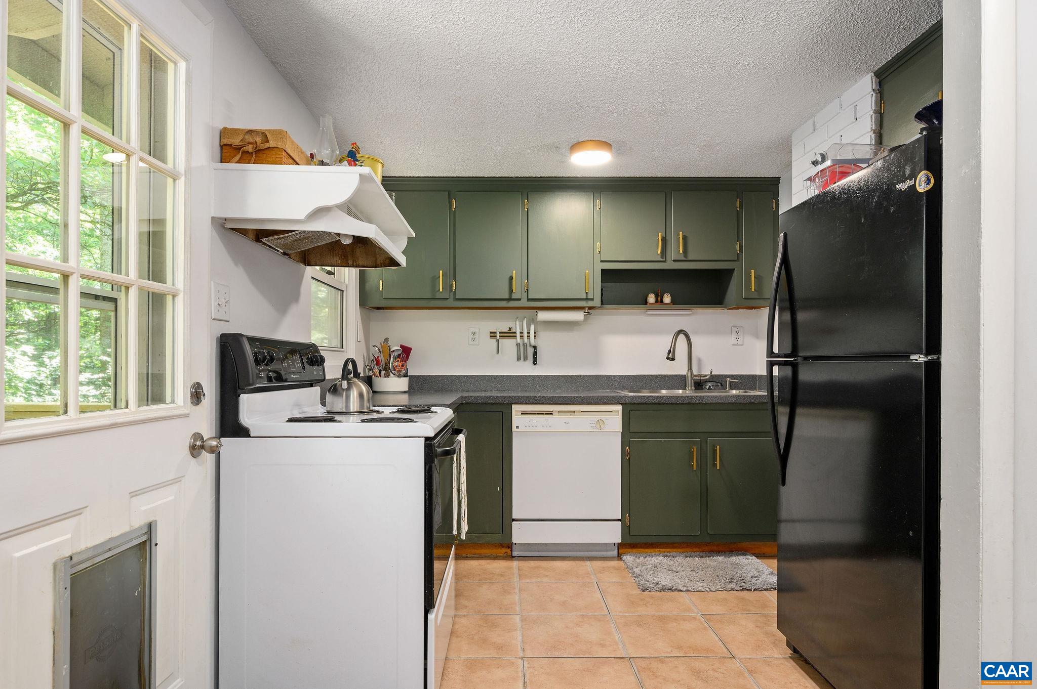 1092 SLATE HILL DR