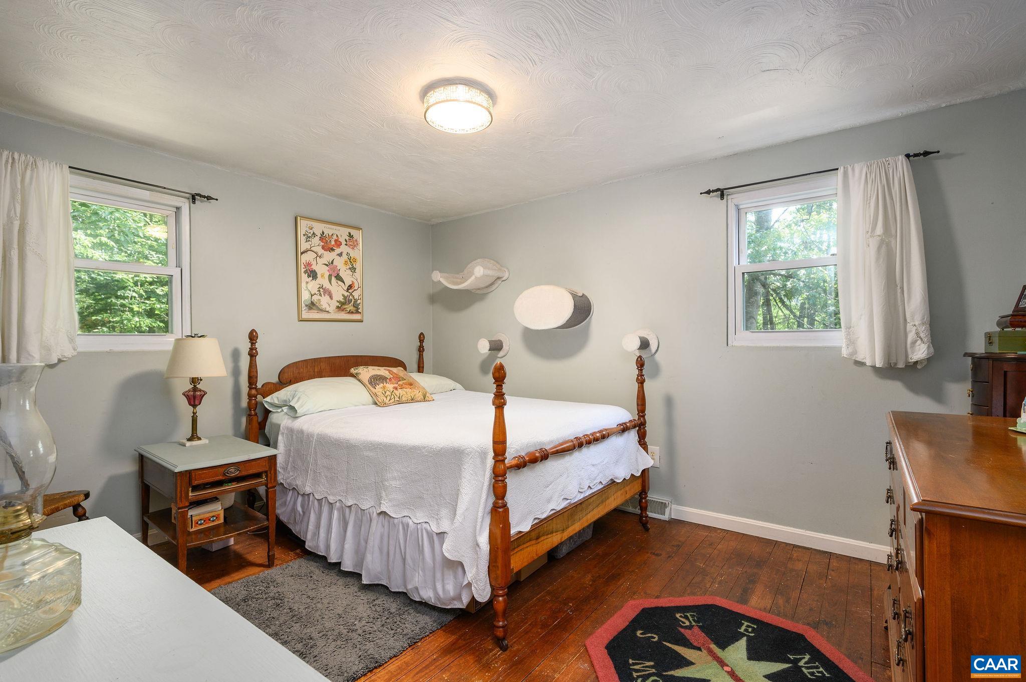 1092 SLATE HILL DR