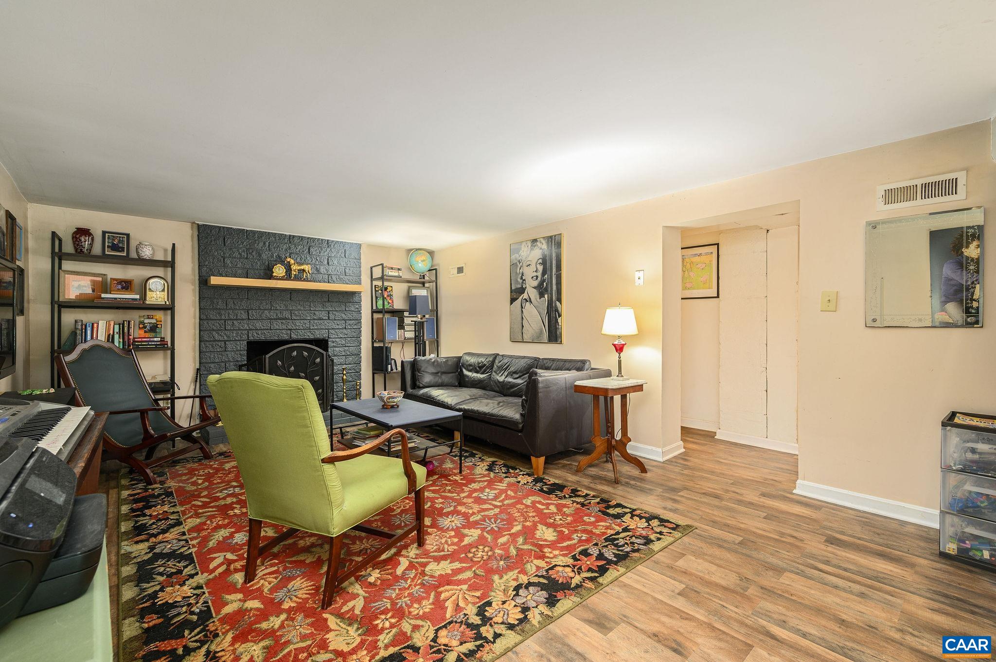 1092 SLATE HILL DR