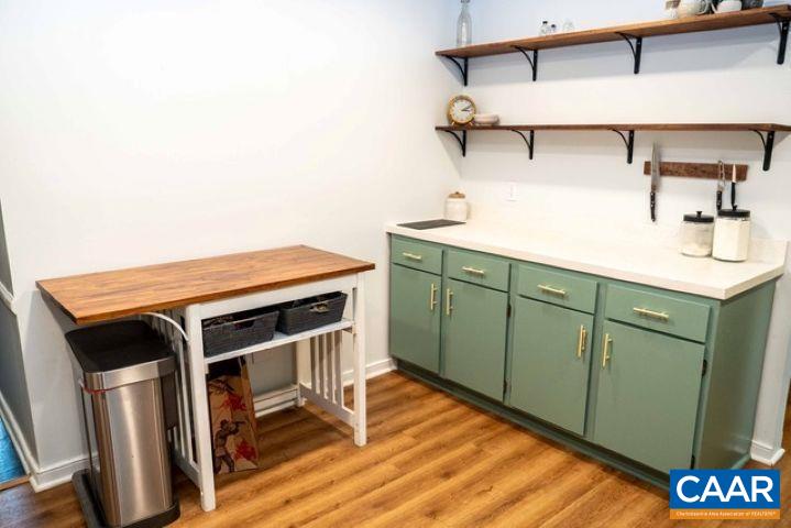 703 SHAMROCK RD