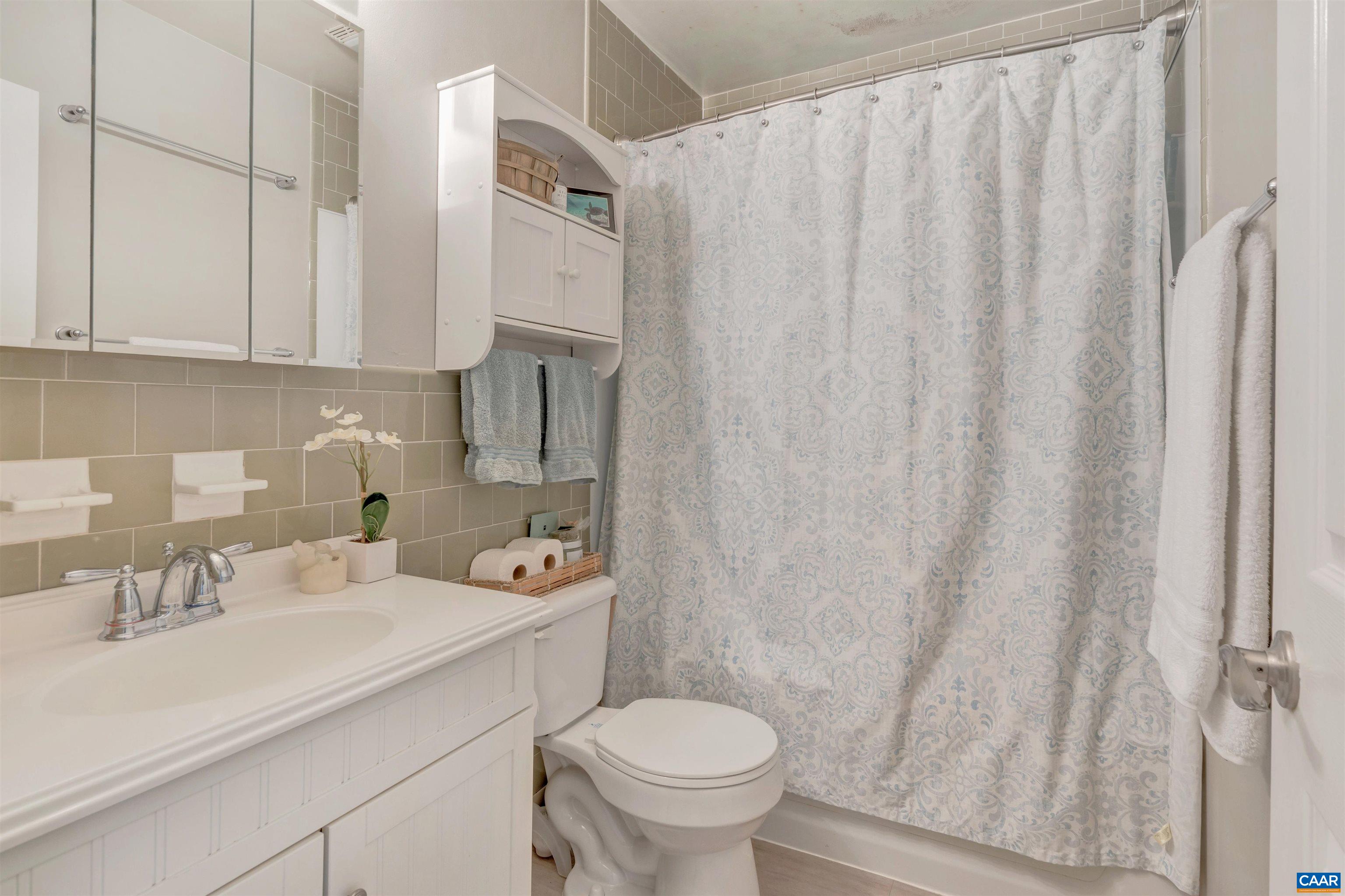 2421 BARRACKS PL Unit: 4