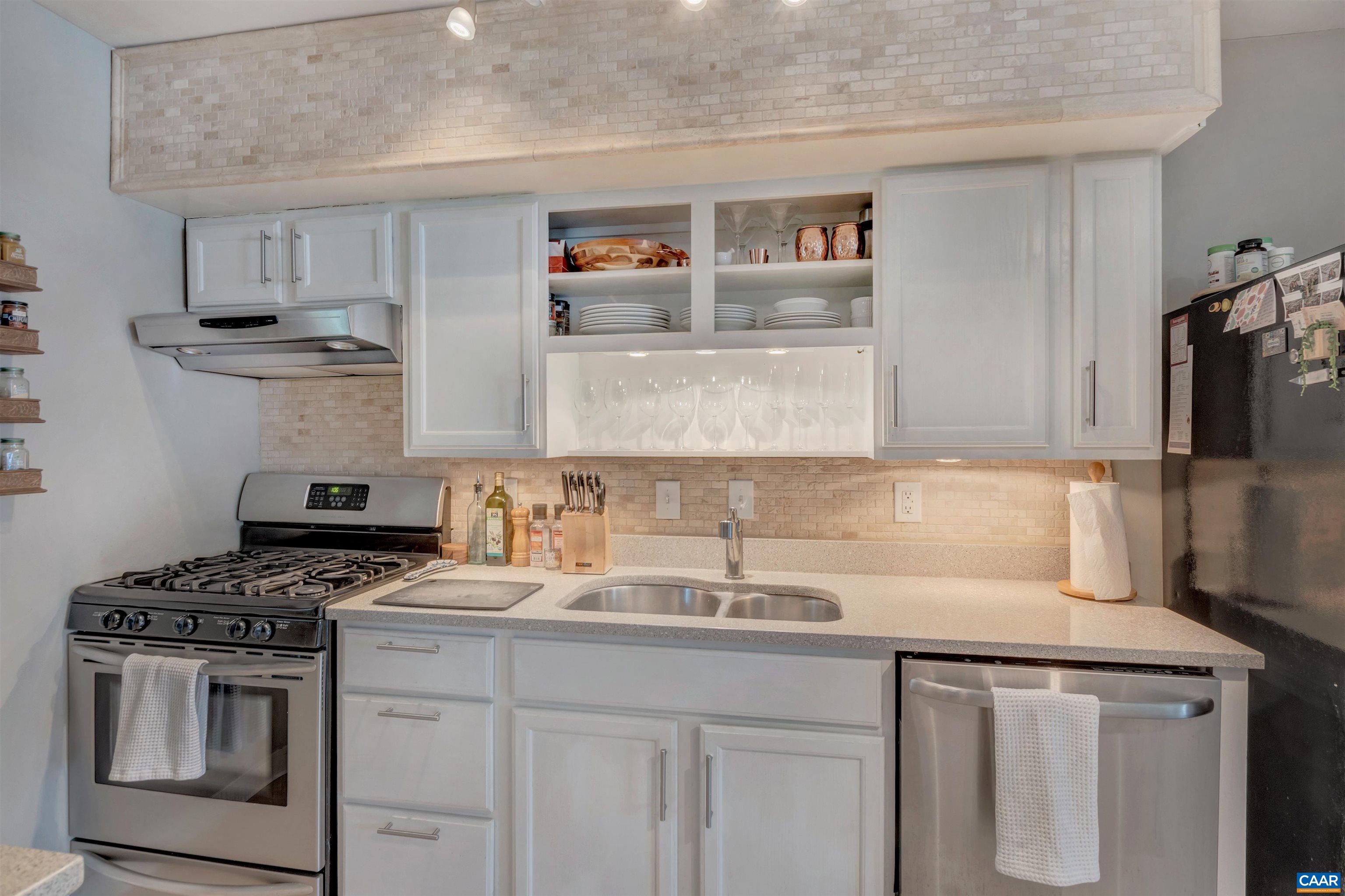 2421 BARRACKS PL Unit: 4