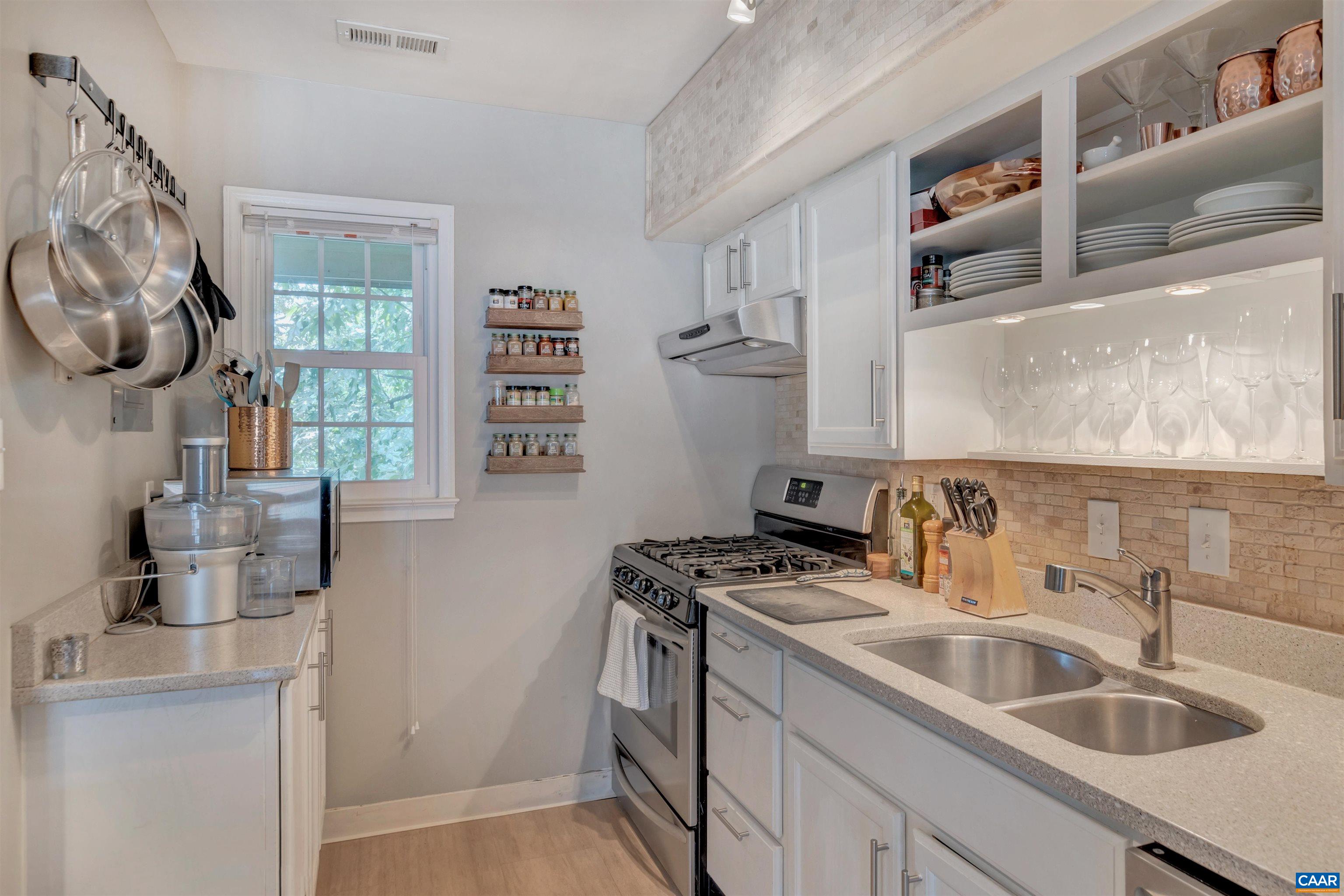 2421 BARRACKS PL Unit: 4