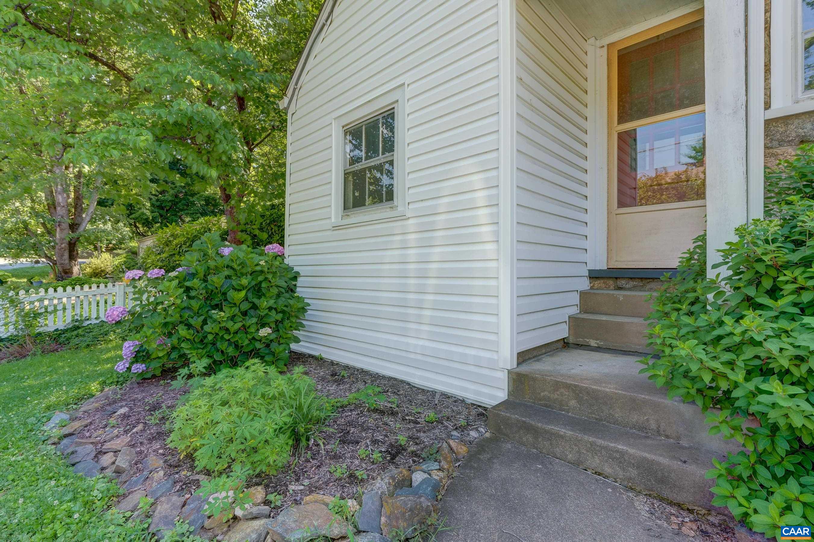 201 PARKWAY ST