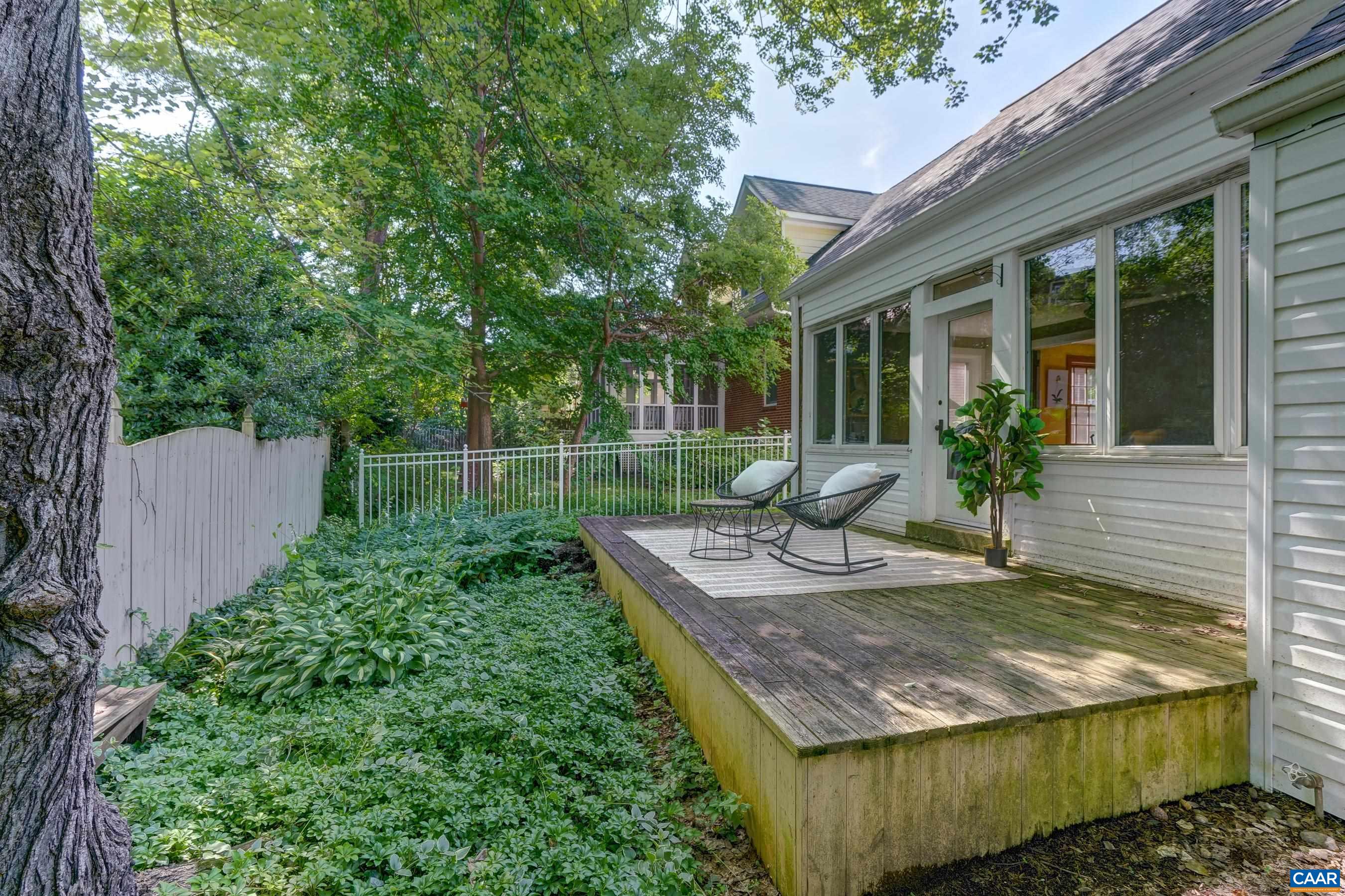 201 PARKWAY ST