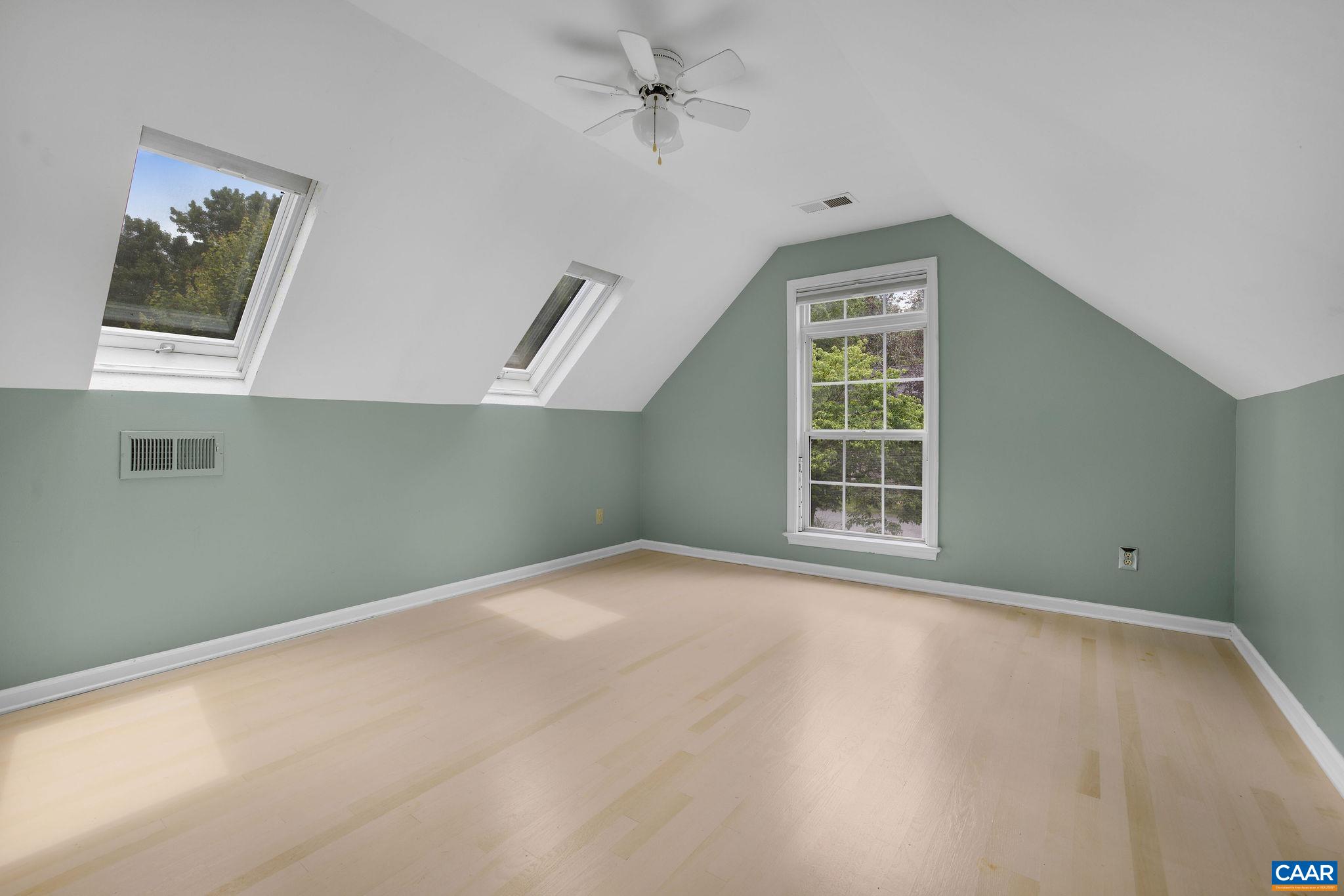 1433 RIVER OAKS RDG