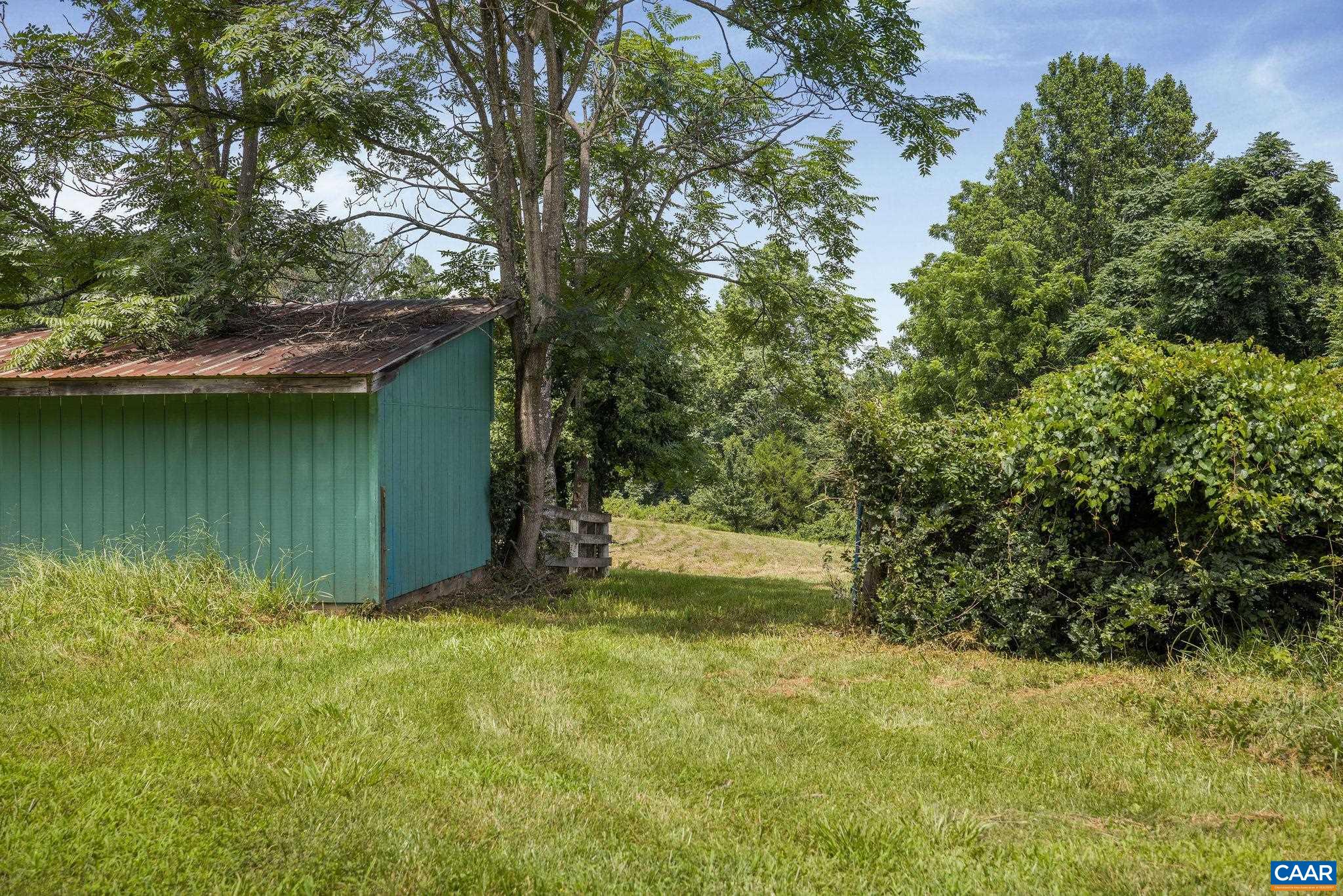 3962 IVY RD