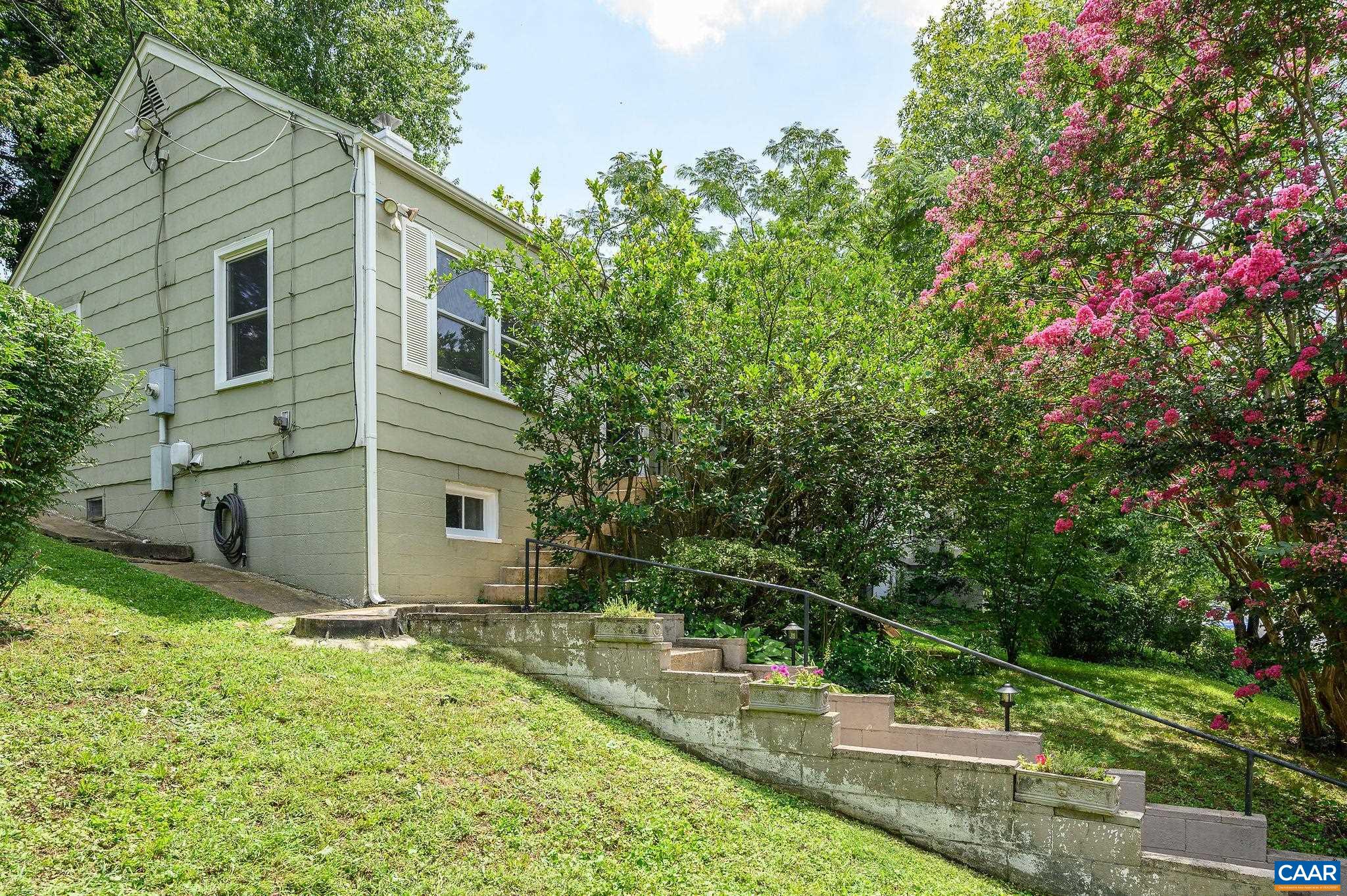 606 MCINTIRE RD