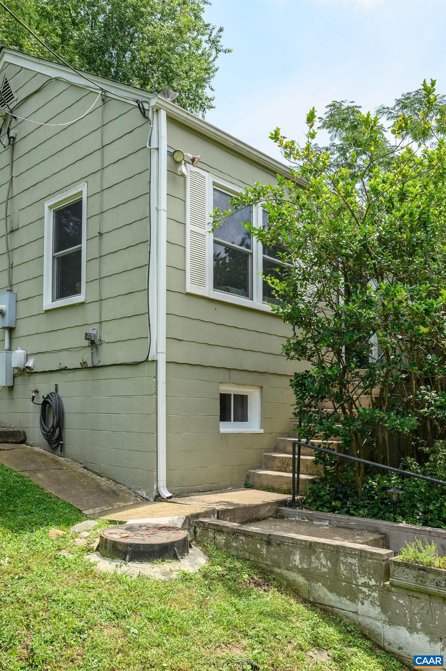 606 MCINTIRE RD