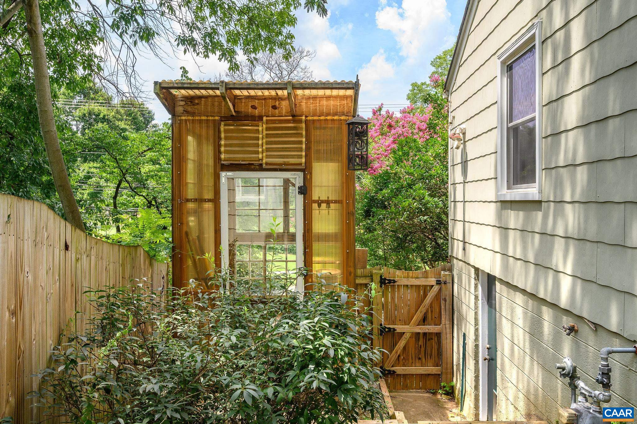 606 MCINTIRE RD