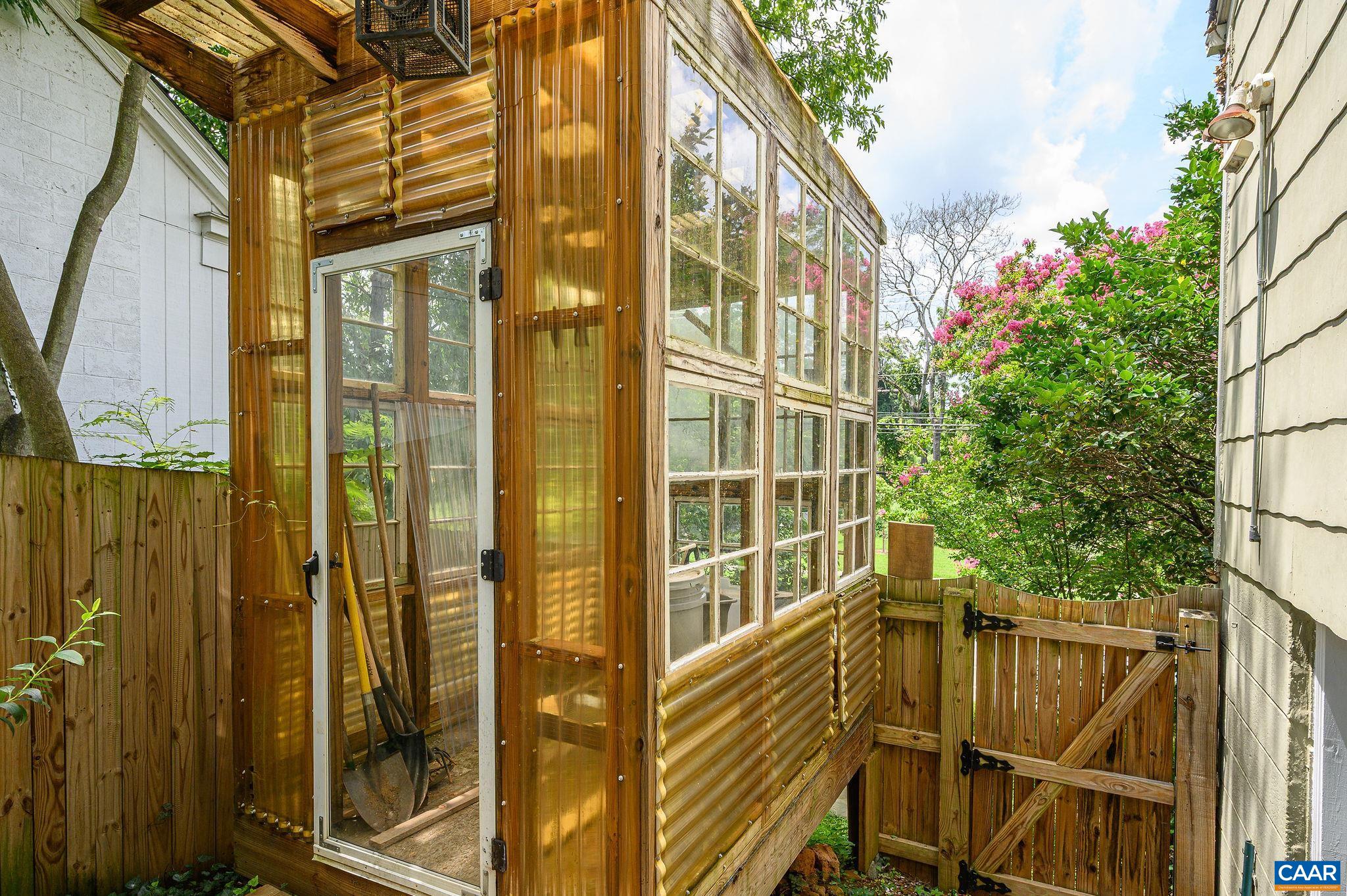 606 MCINTIRE RD